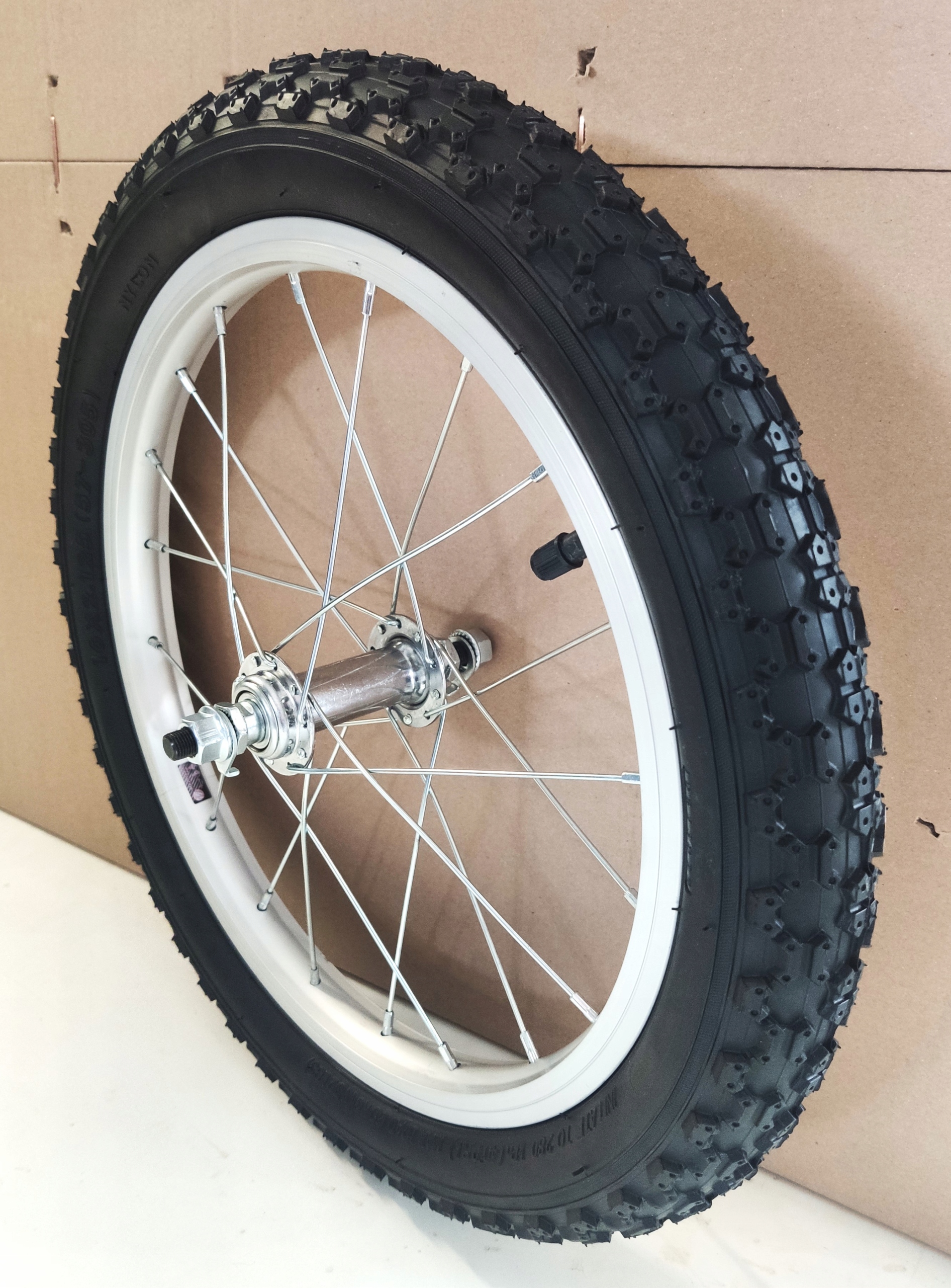 Kolečko 16 přední kpl. s pneumatikami široké 16x2,125 hliníkový ráfek