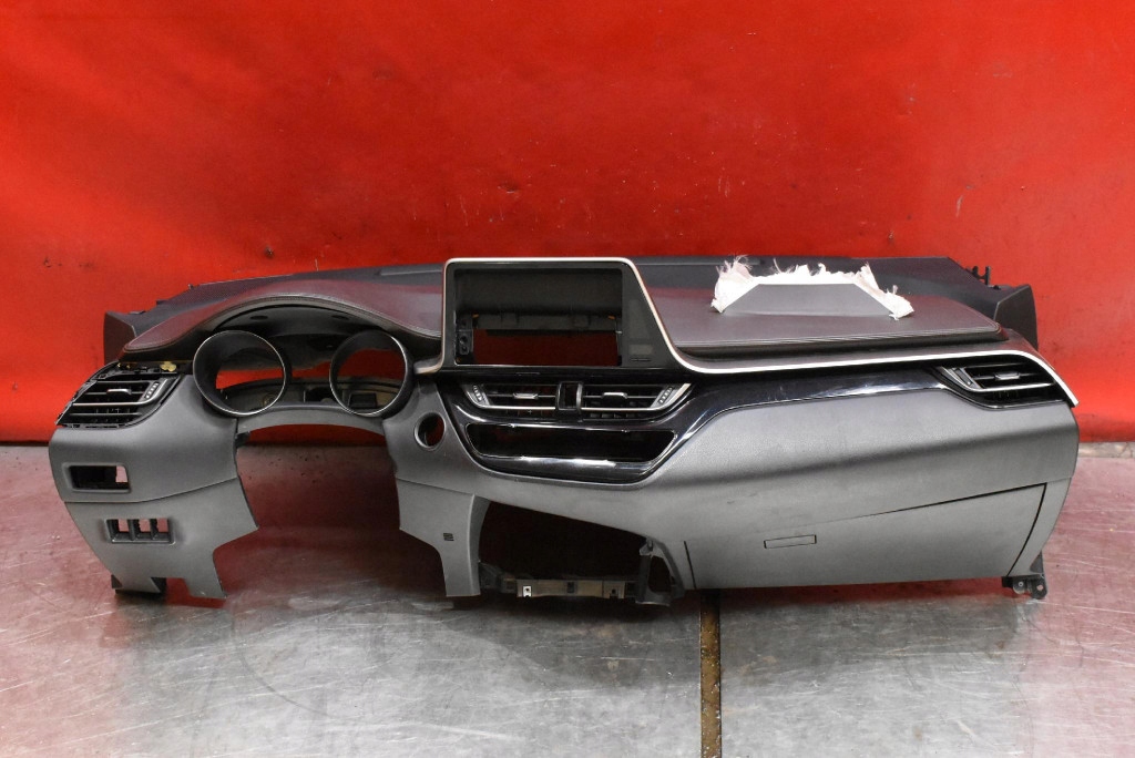 dashboard instrument panel console cockpit EU TOYOTA C-HR 1 and 16-20