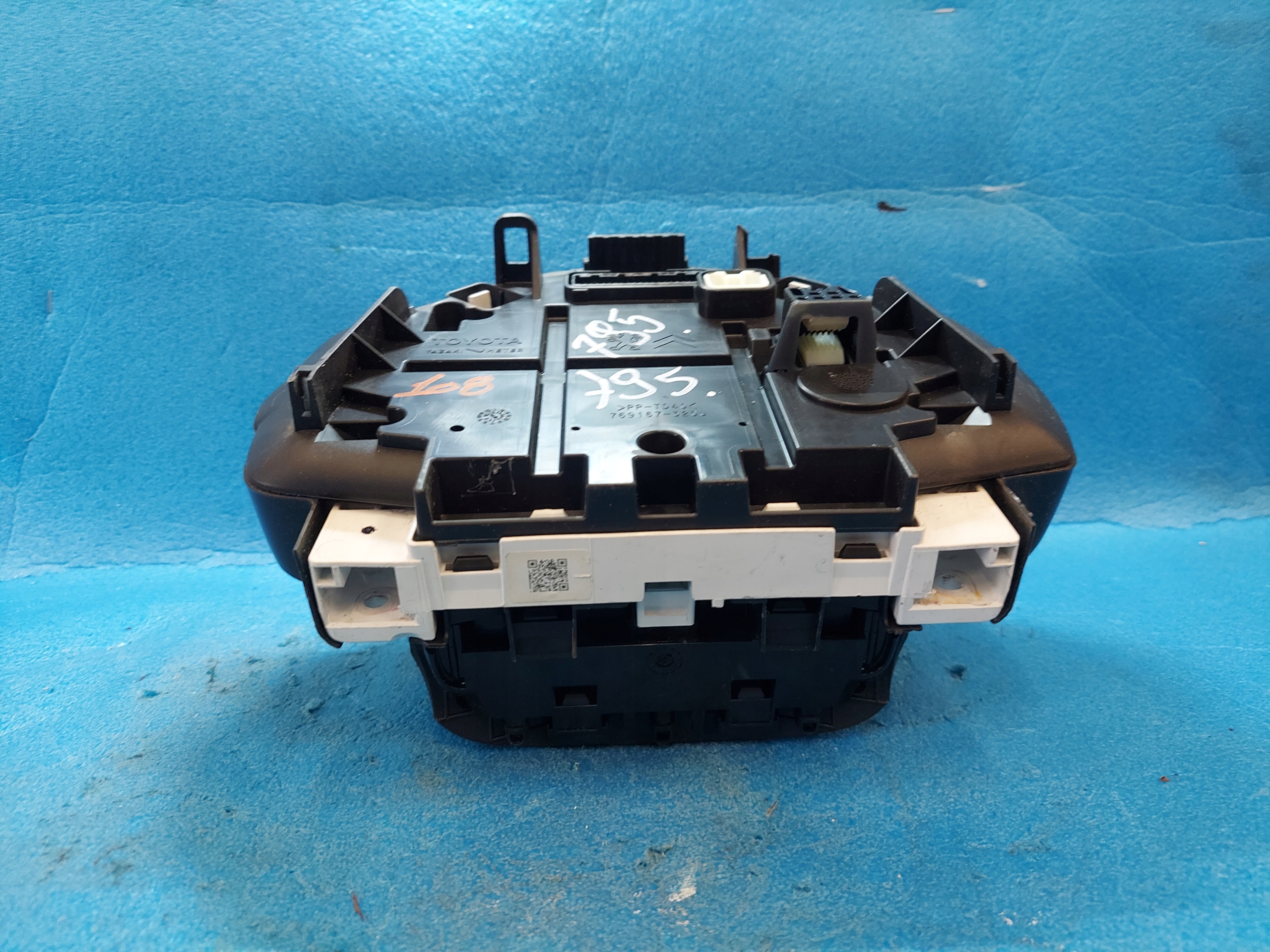 dials clock PEUGEOT 108 769167-320U