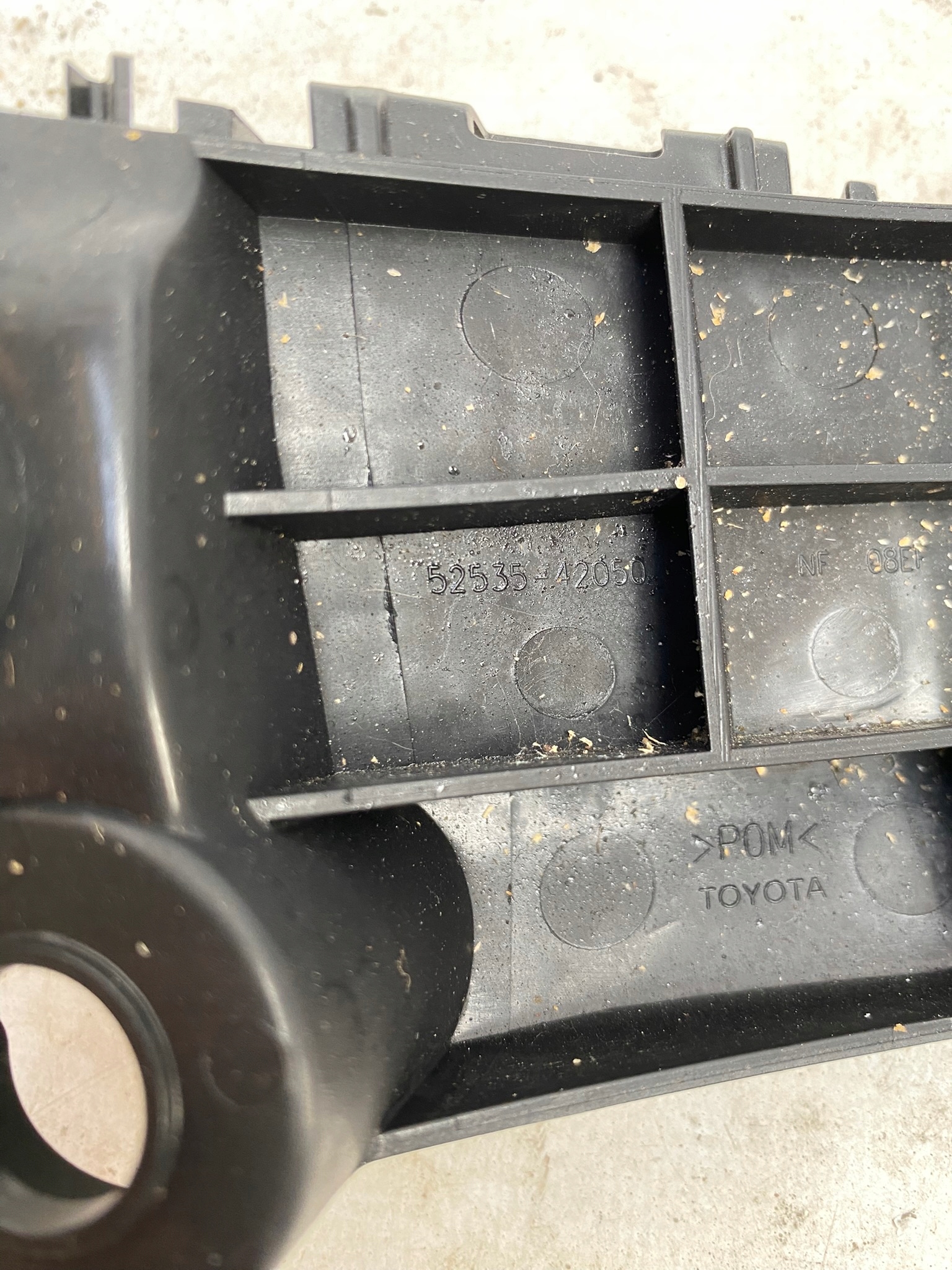 TOYOTA RAV-4 18- bumper bracket front right