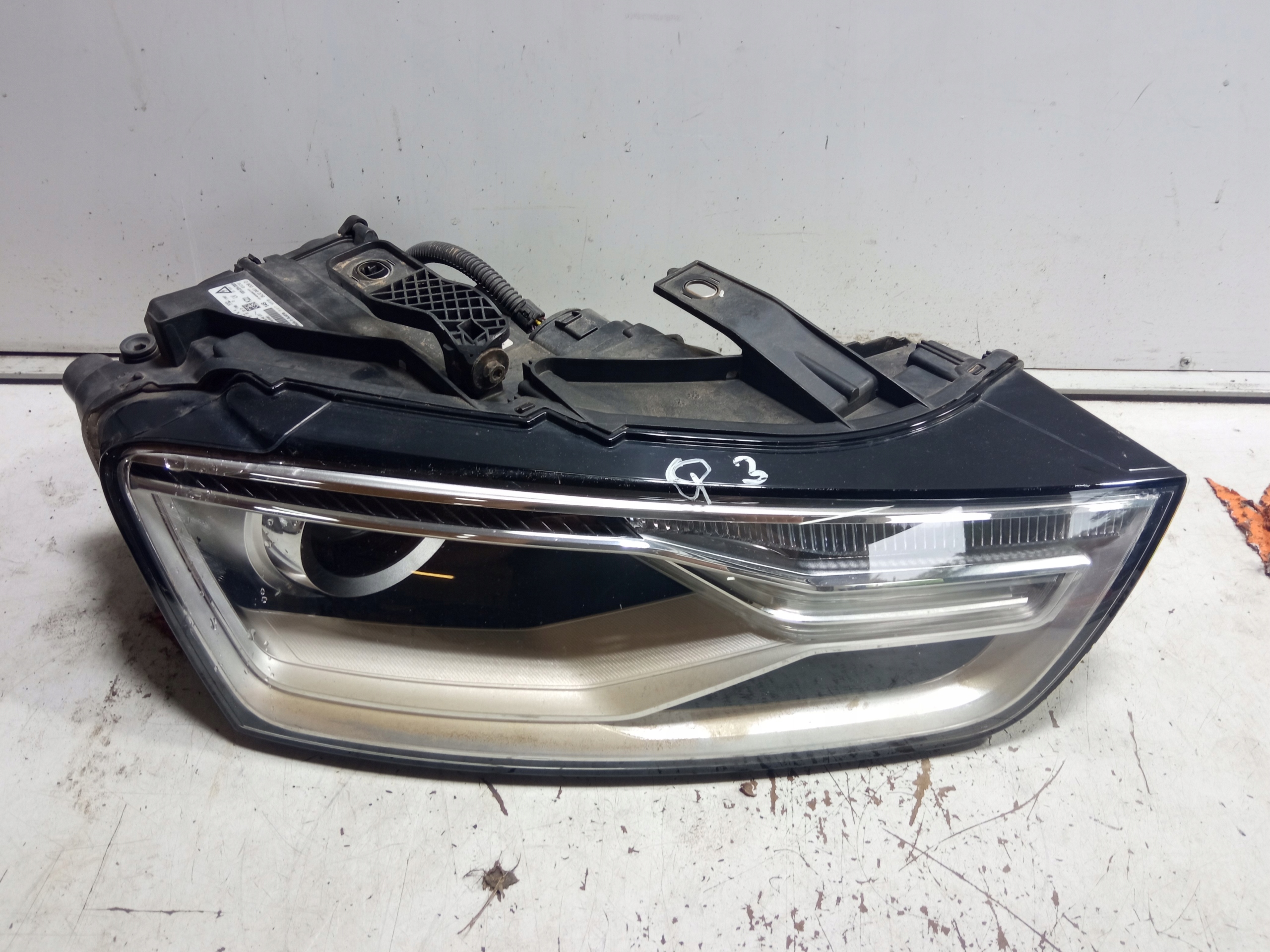 AUDI Q3 8U LIFT LAMPA PRAWA PRZEDNIA PRZÓD XENON