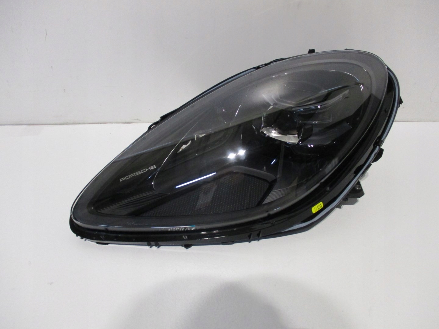 LAMPA LEWA FULL LED MACAN 95B941009AS MATRIX