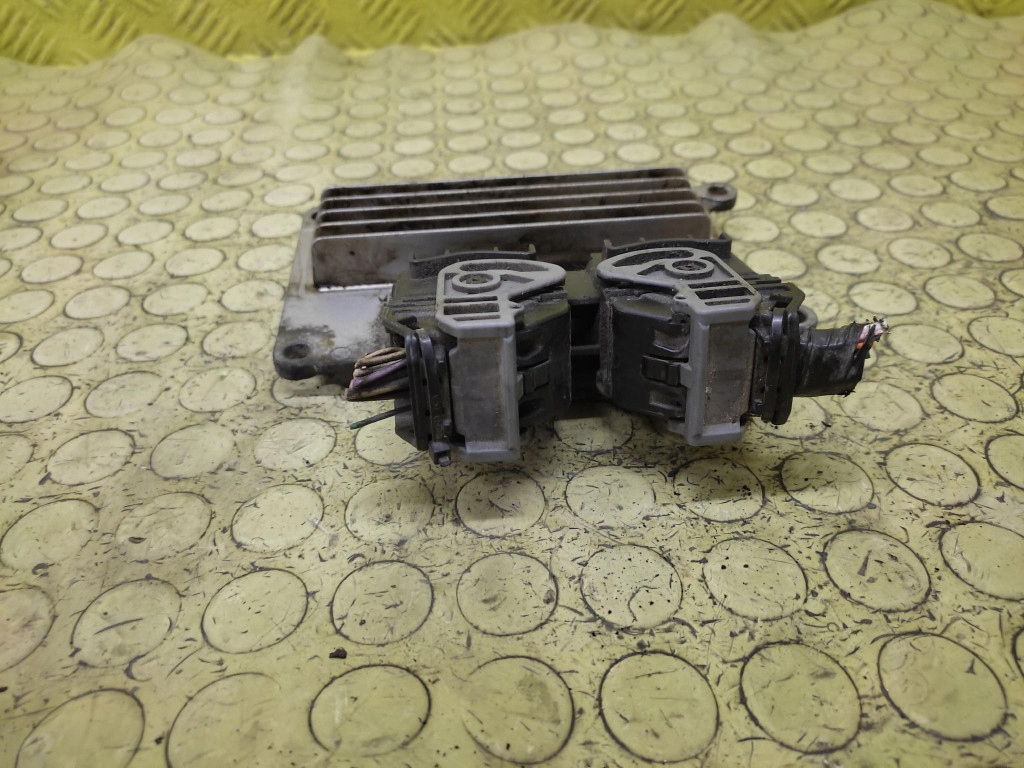 RENAULT CLIO II control unit of the engine 8200262881