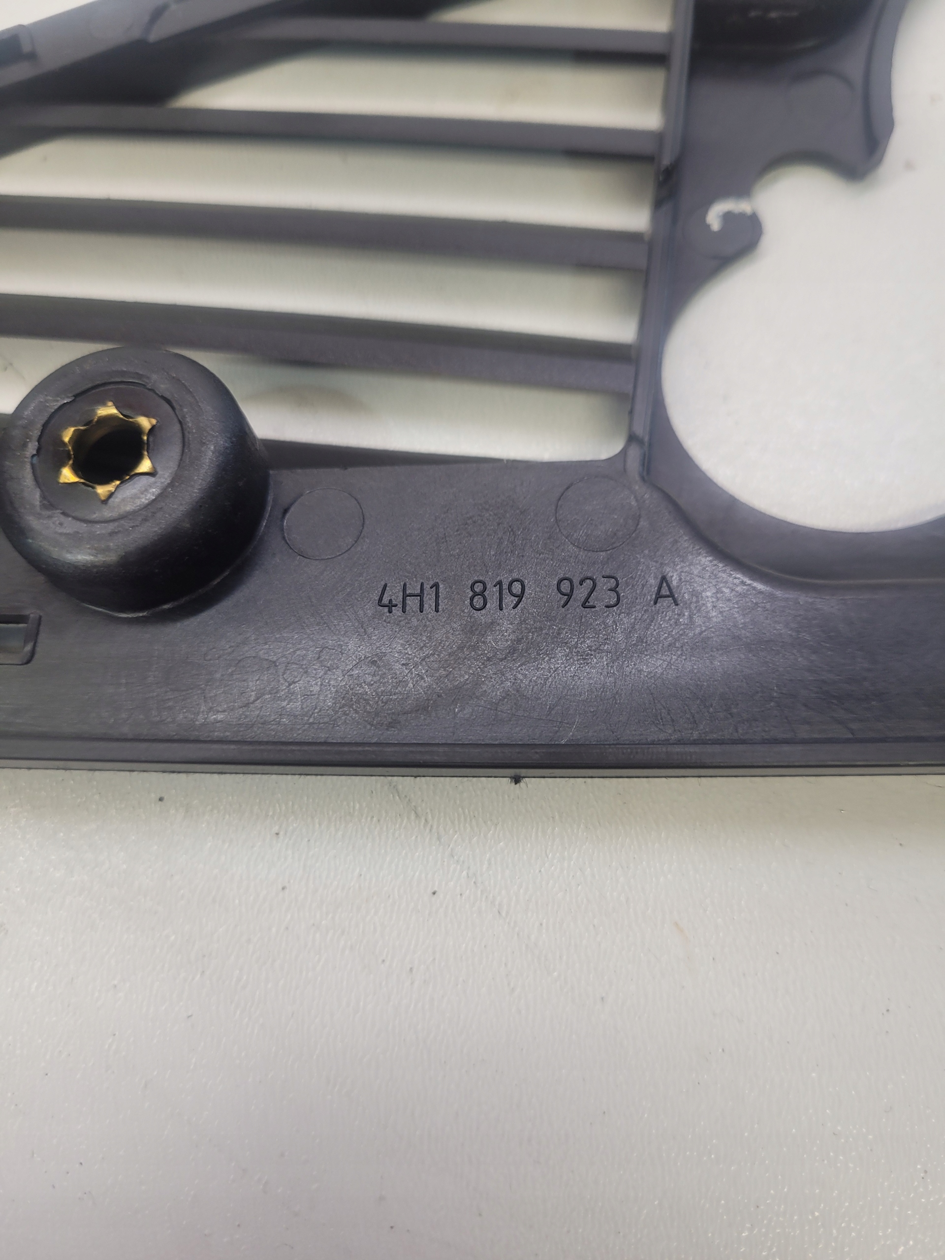 fedél rács táblák DESKI AUDI A8 D4 4H1819923A