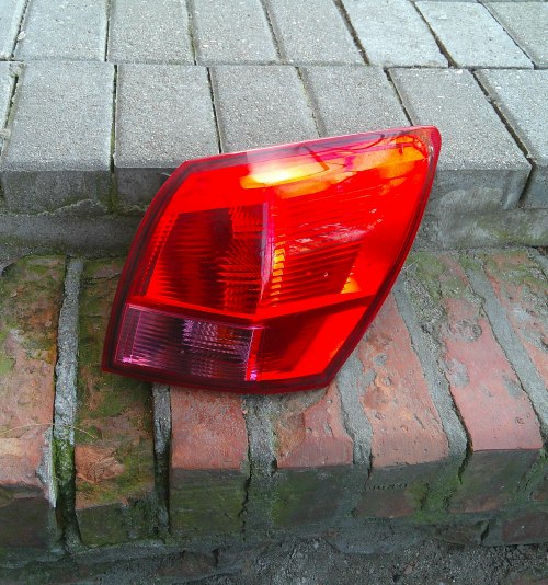 NISSAN QASHQAI I J10 07+ PRAWA TYLNA LAMPA ORYGINAŁ