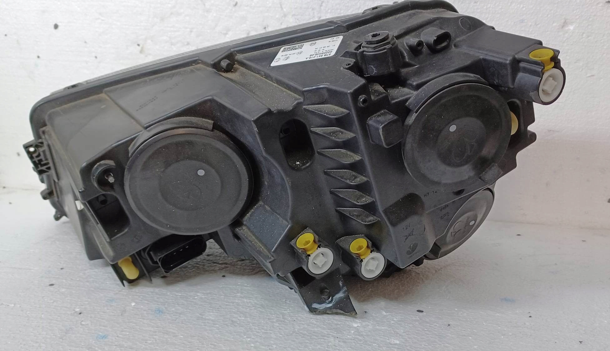 light right SKODA KAROQ 57B941016A