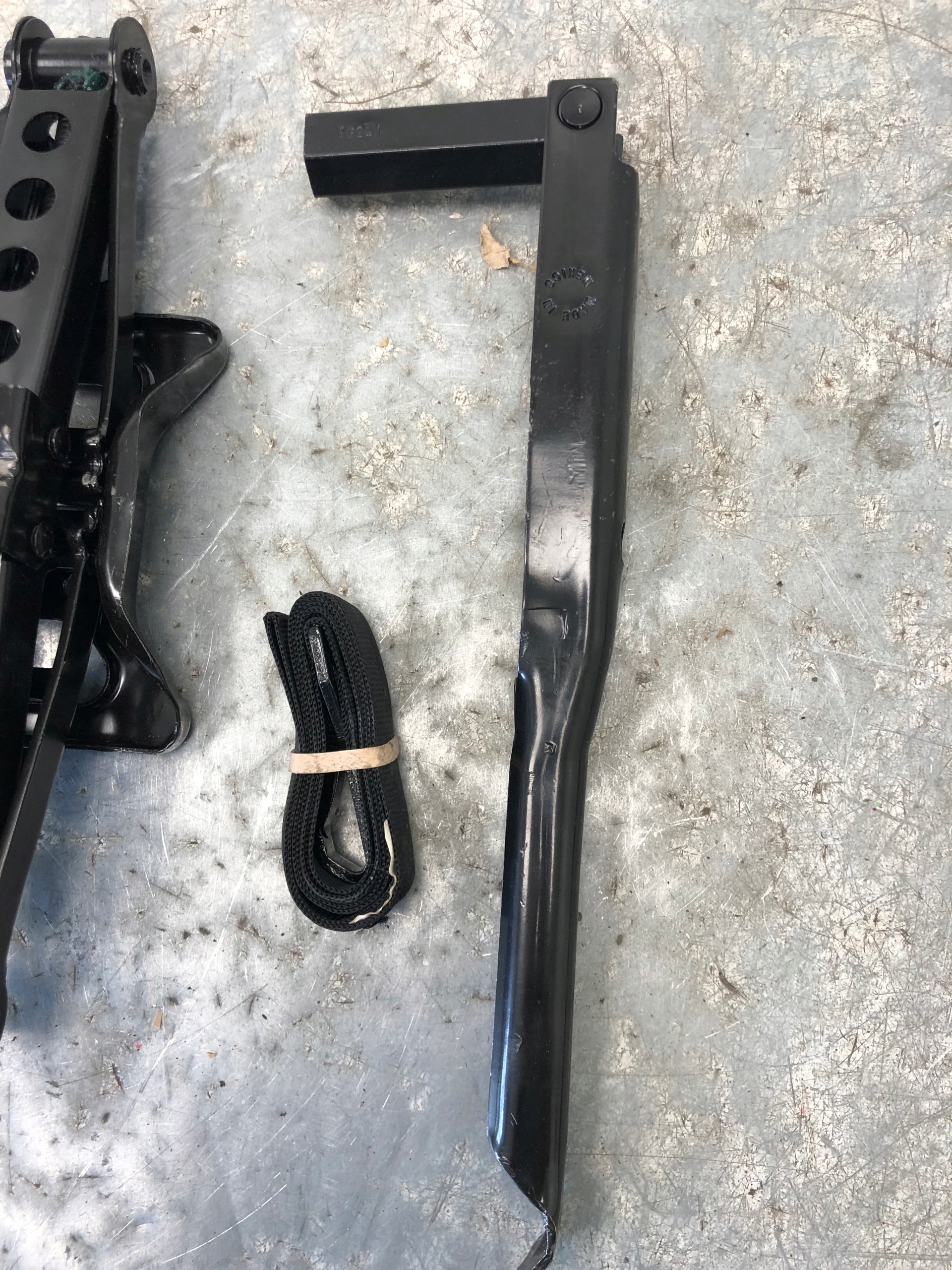 LEWAREK PODNOŚNIK CHRYSLER PT CRUISER 05008275AA Marka CHRYSLER