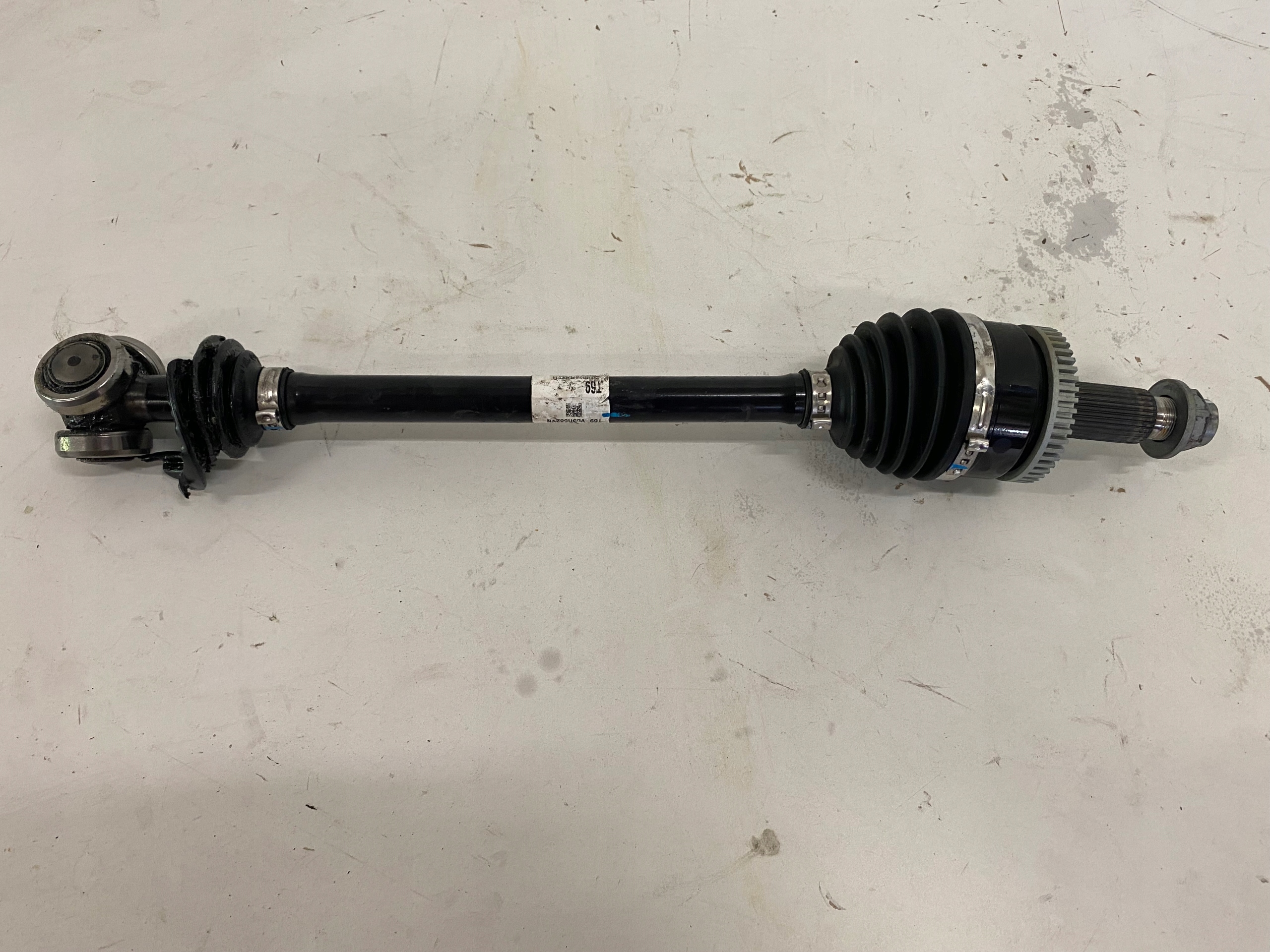 HYUNDAI TUCSON II LIFT 1.6 CRDI semi-axis left 19-21
