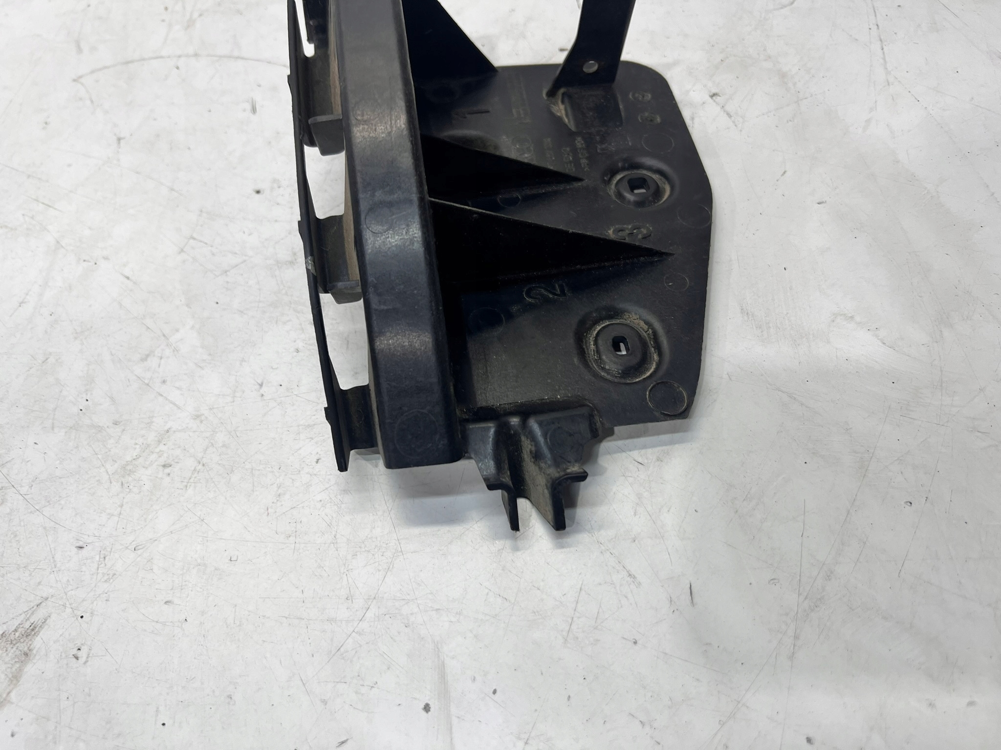support bracket holder of a bumper left rear part AUDI A3 8P CABRIO 8P7807393