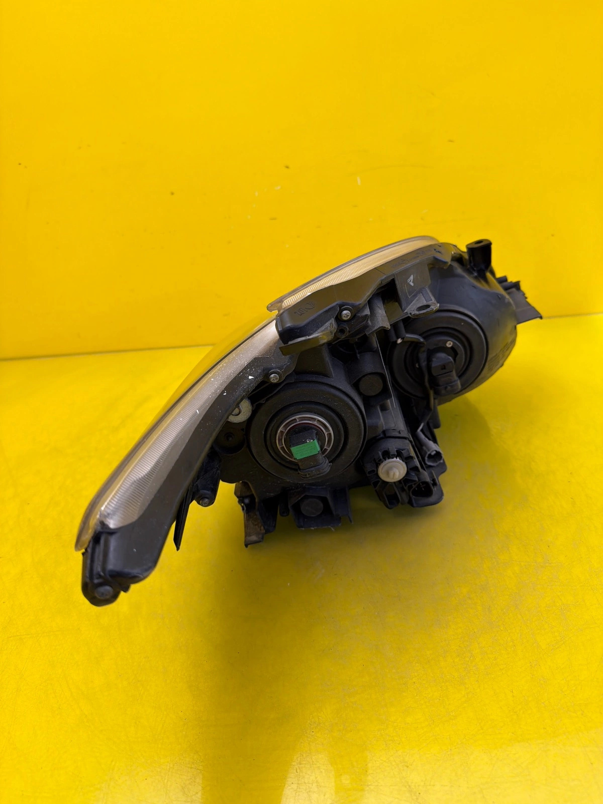 light left front Toyota Prius III + plus 12-16