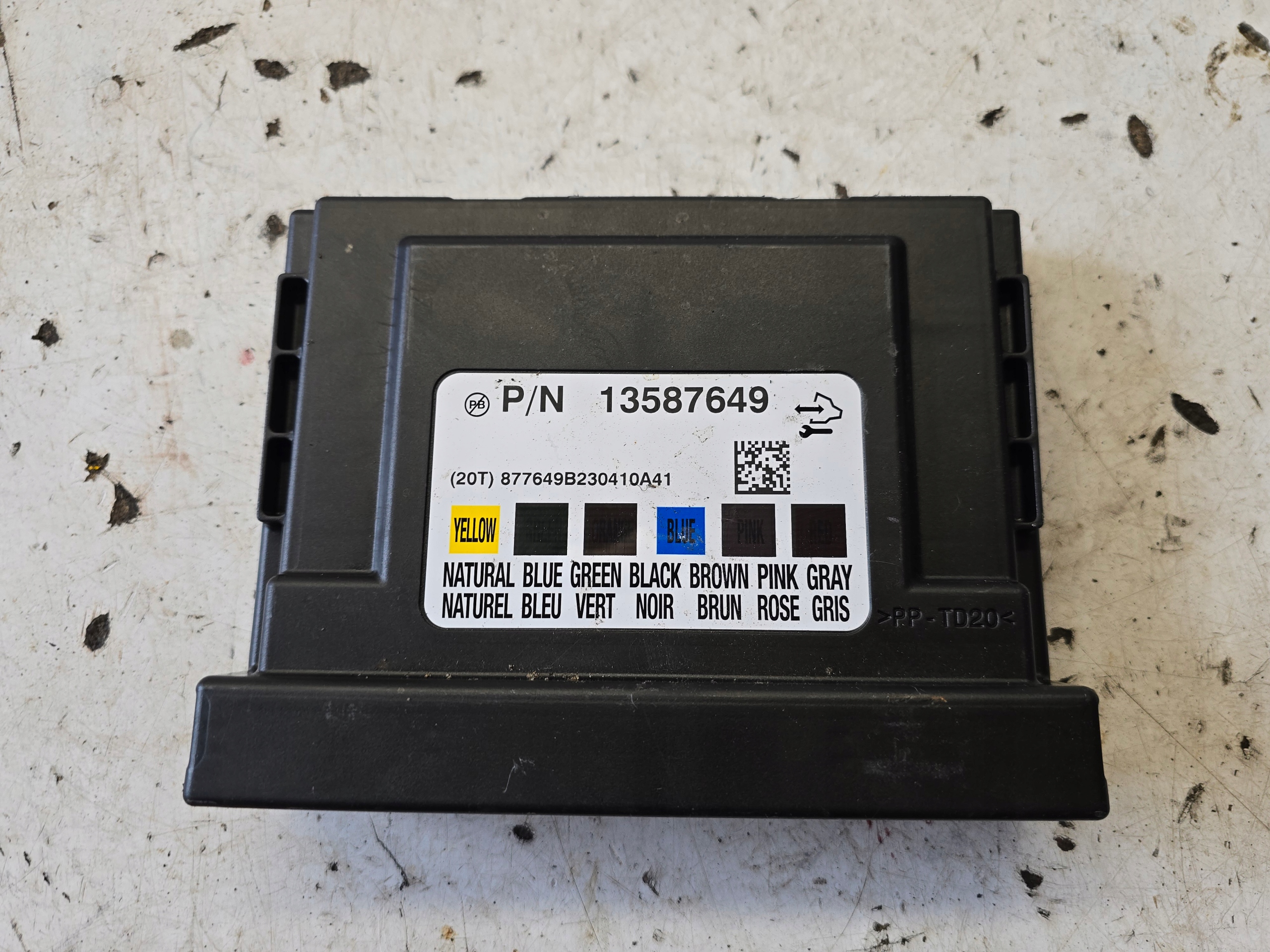 OPEL ADAM Unité commande confort BCM 13587649