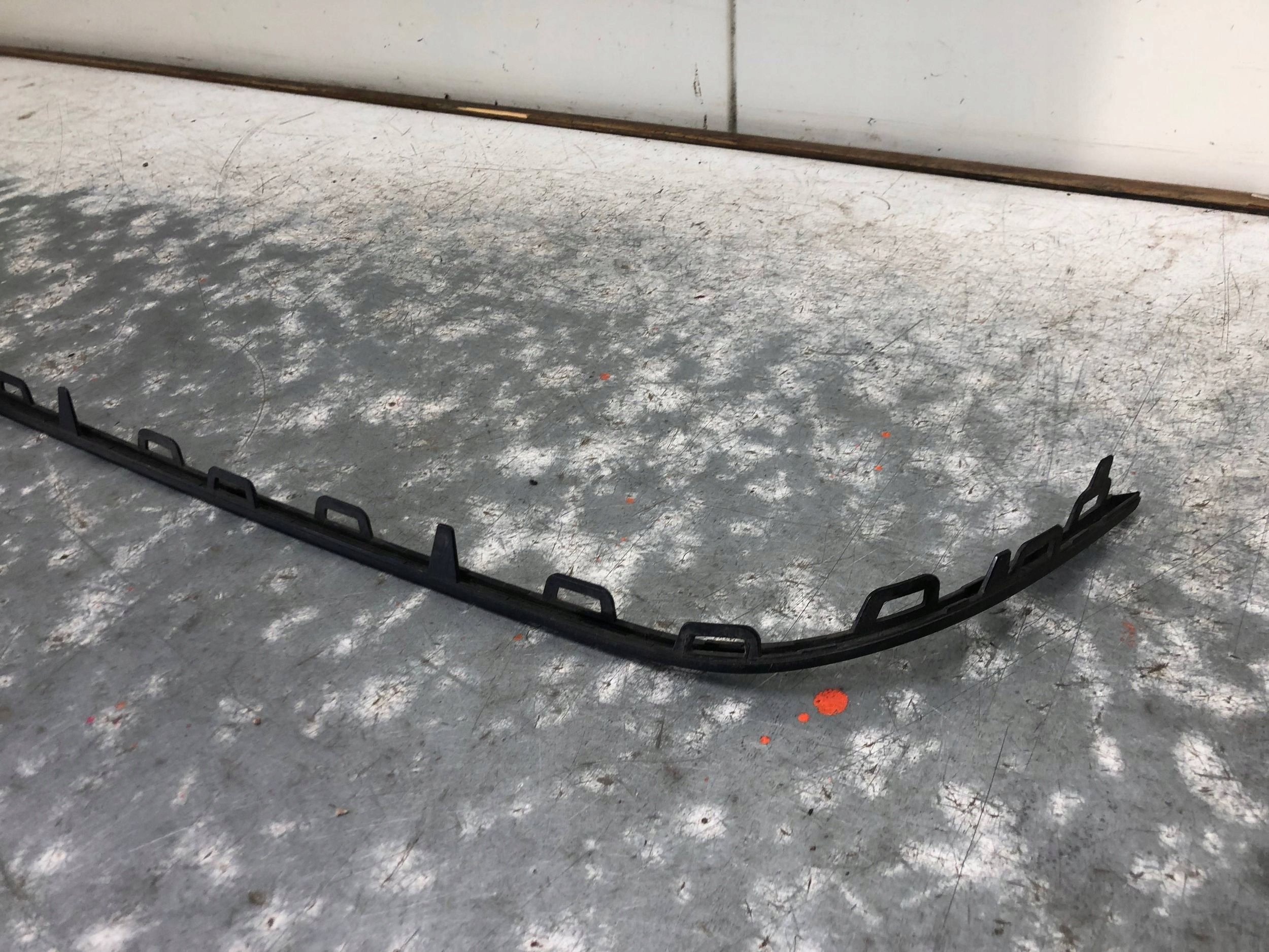 moulding GRILLA front VW AMAROK 2HH853347A