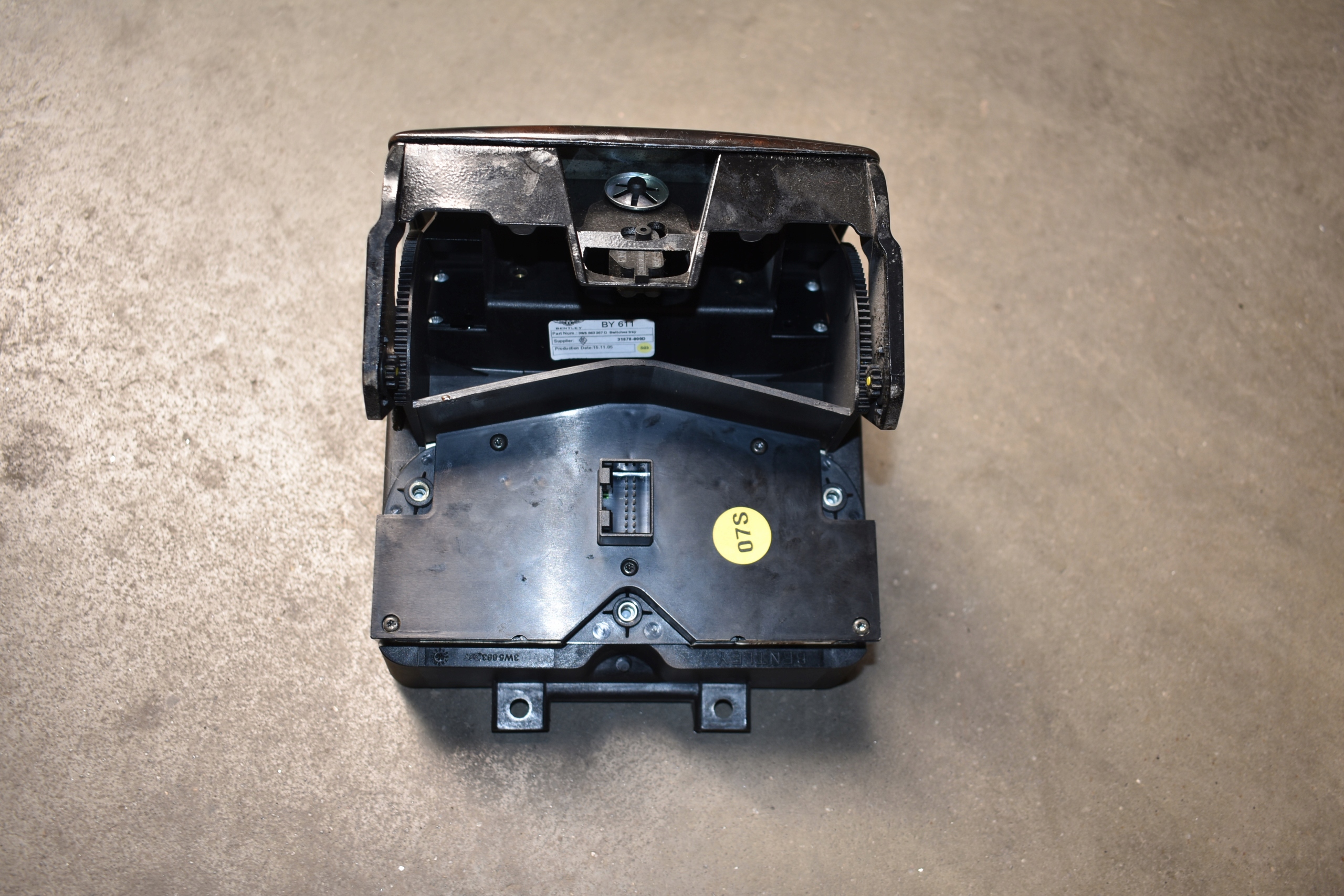 IDEALNY passenger compartment control panel seats BENTLEY FLYING SPUR 1