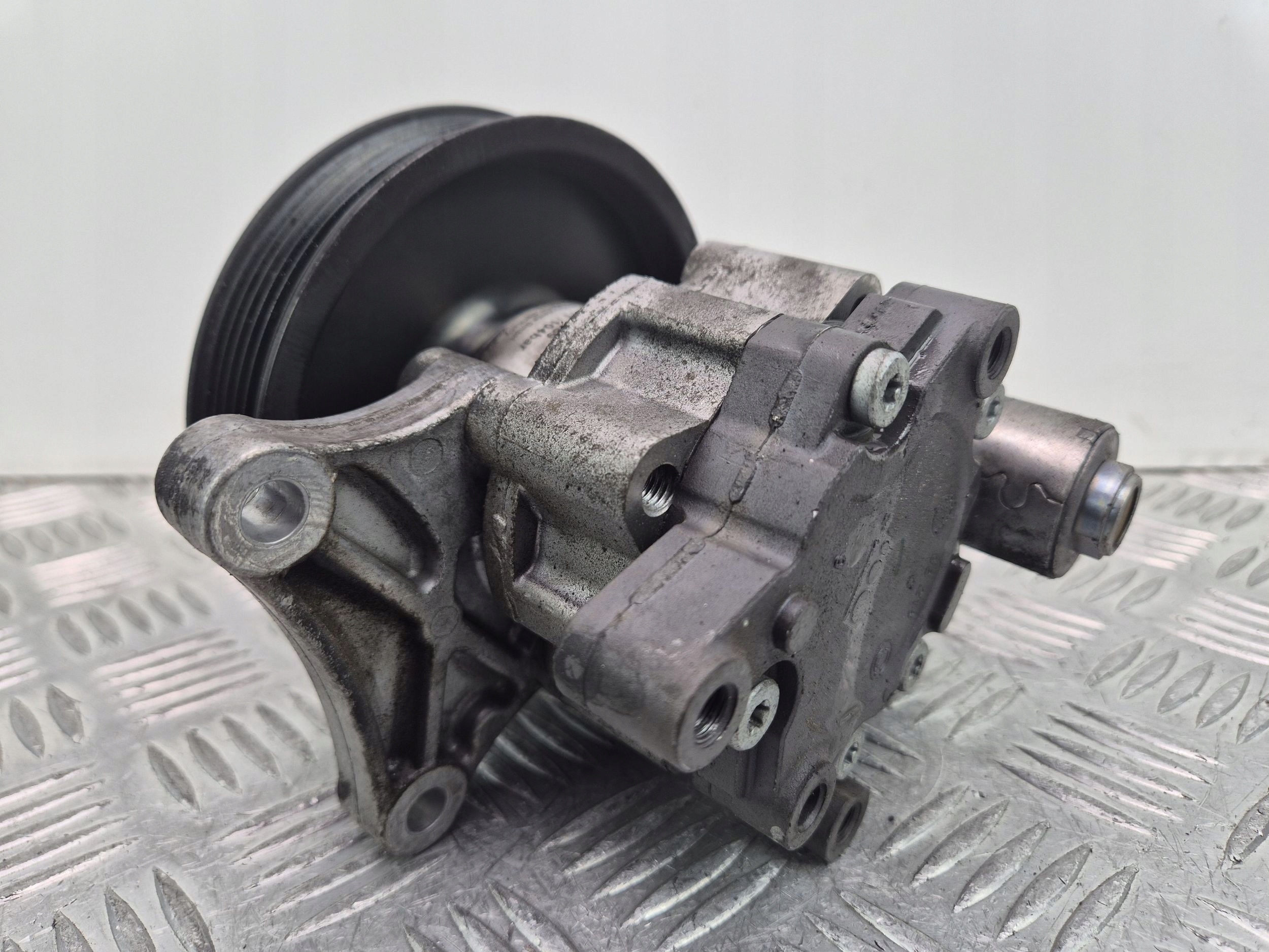 Mercedes C200 CGI W204 servo pump 7693955169