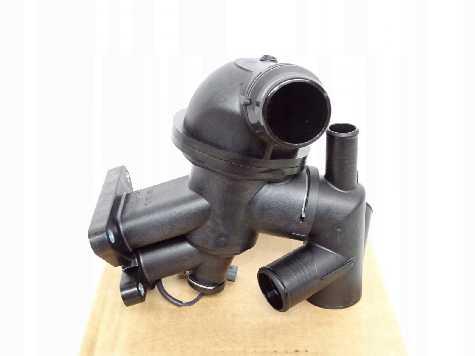 Nowa obudowa termostatu RANGE ROVER VELAR 2017- Wersja Europejska