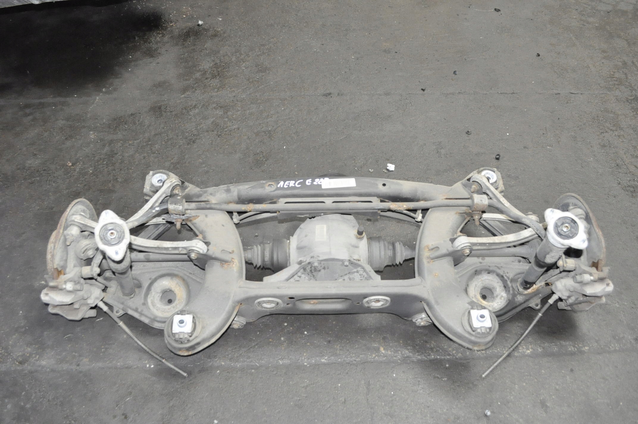 MERCEDES W207 COUPE 2.2 CDI 170KM ZAWIESZENIE BELKA TYŁ + MOST 207350051