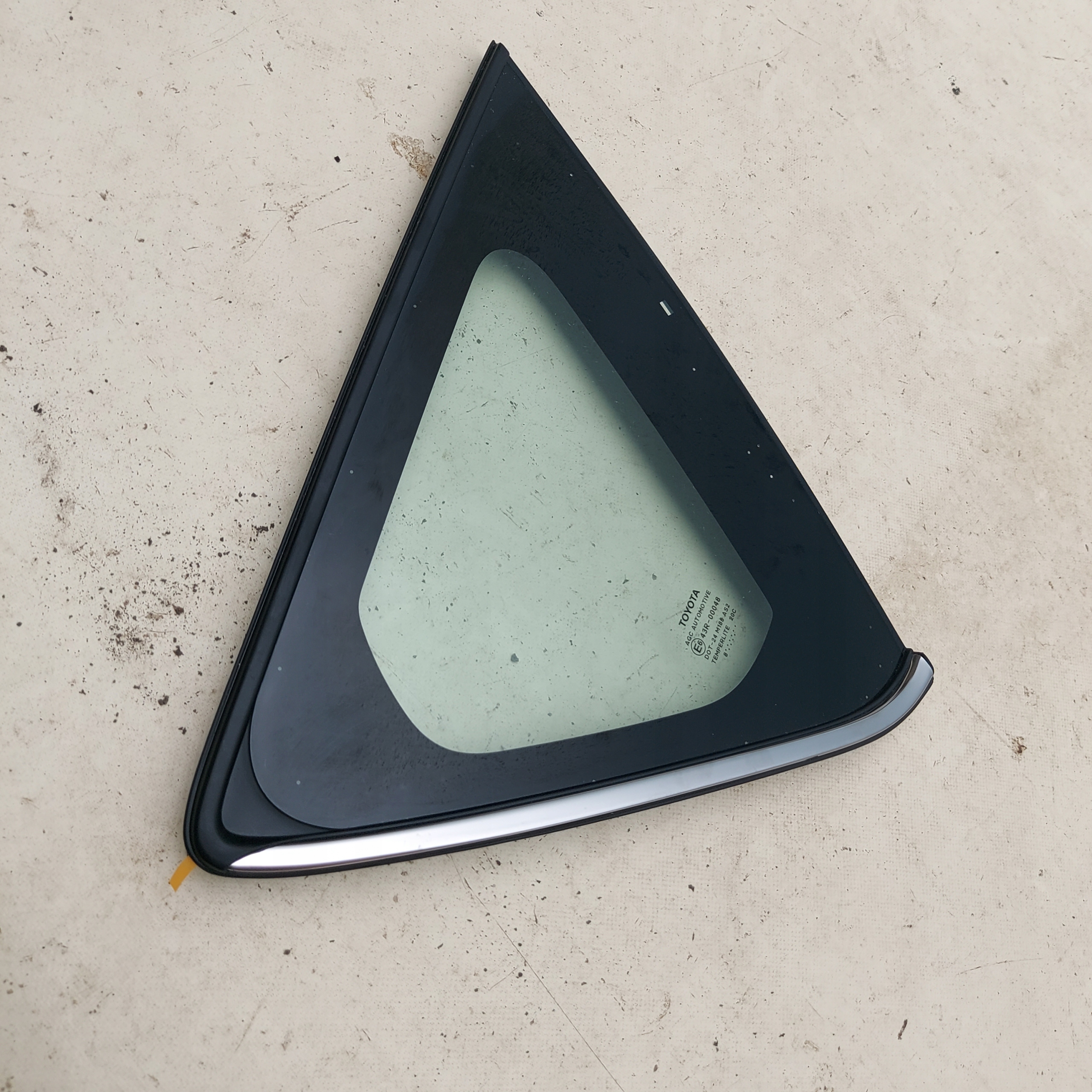 SZYBA KAROSERYJNA PRAWA TOYOTA AURIS 2 II 12- 8