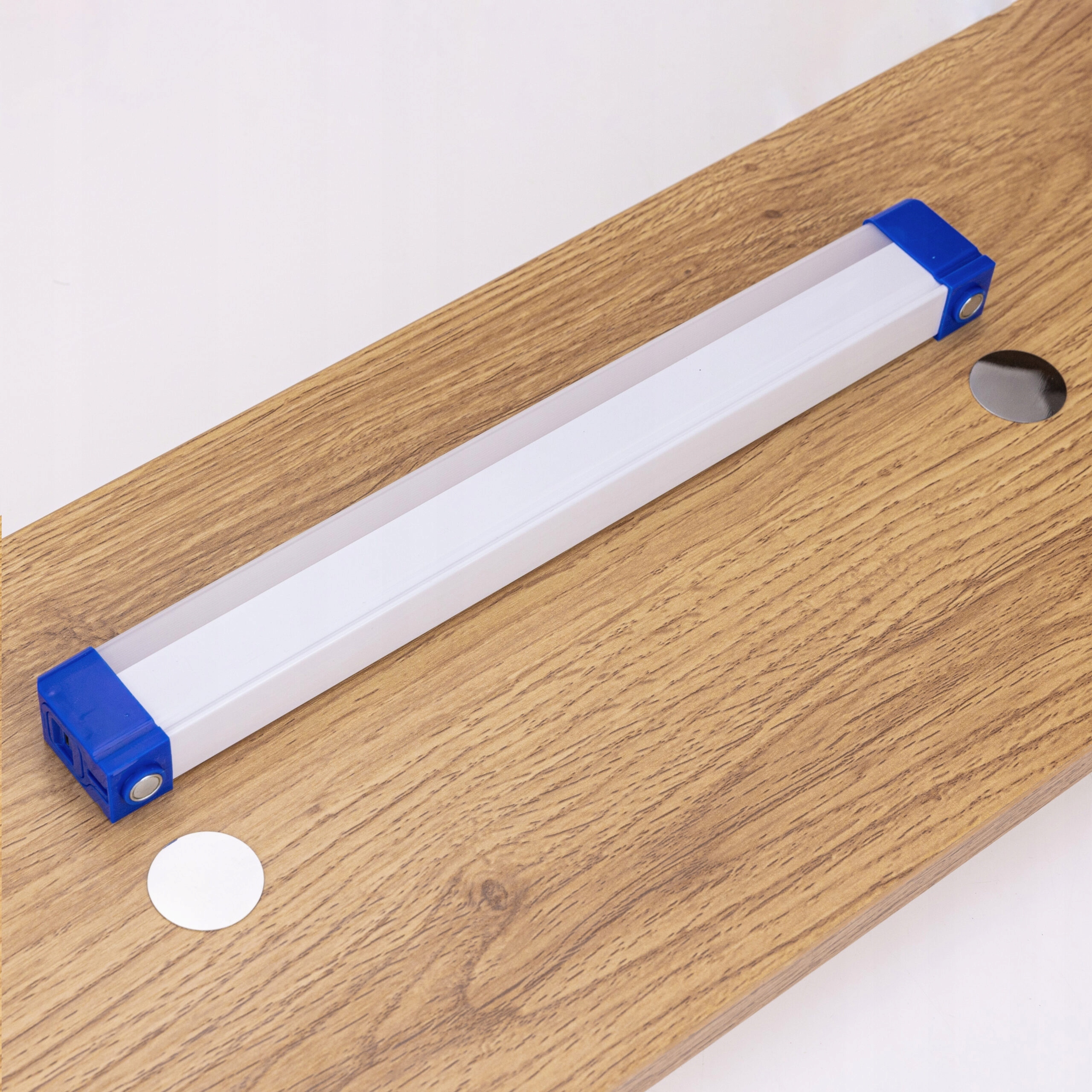 Lampa LED 70 cm z mocowaniem magnetycznym i akumulatorem USB