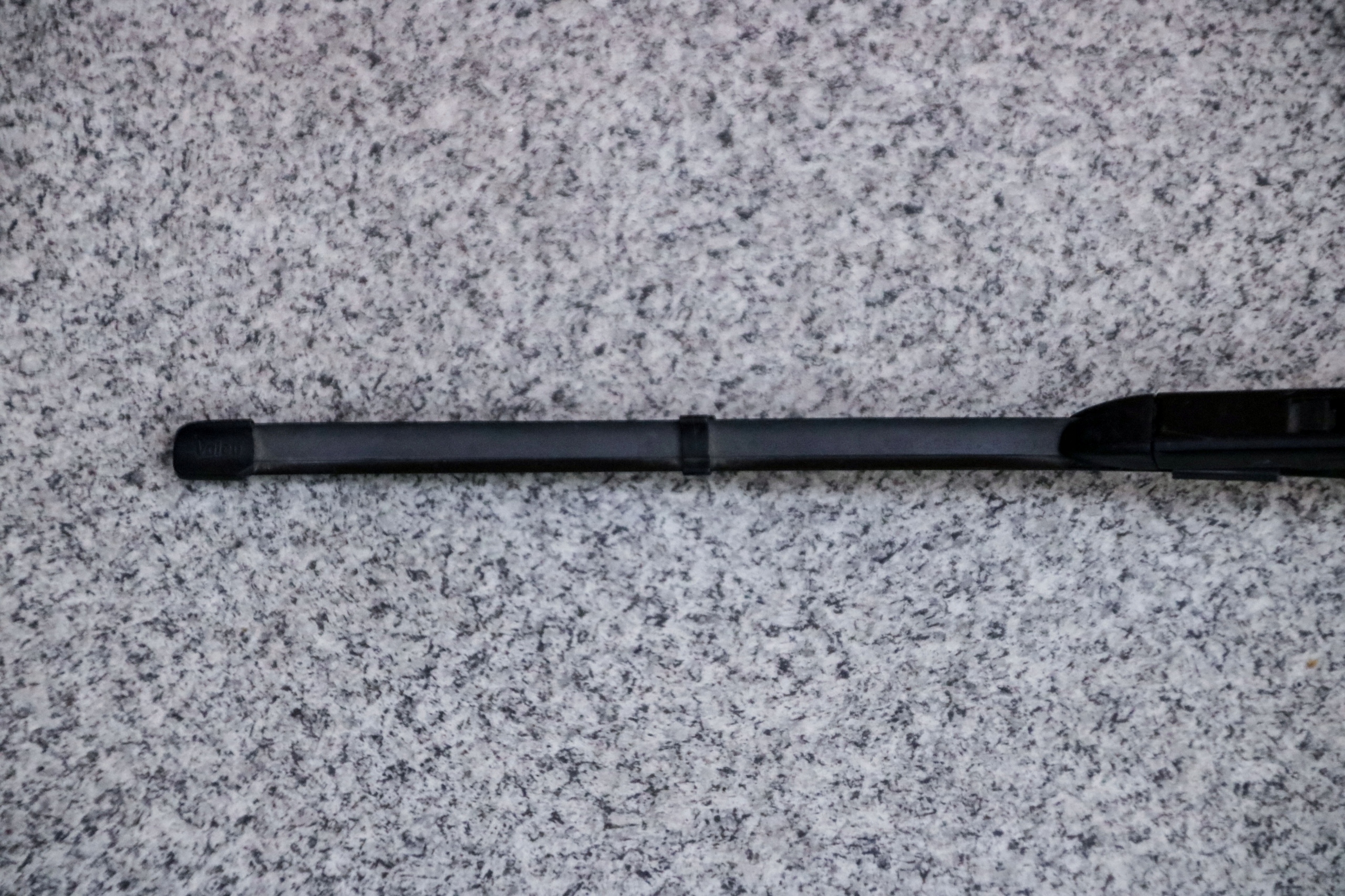 BMW E60 E61 ramínko stěrače pravý předek 7144540