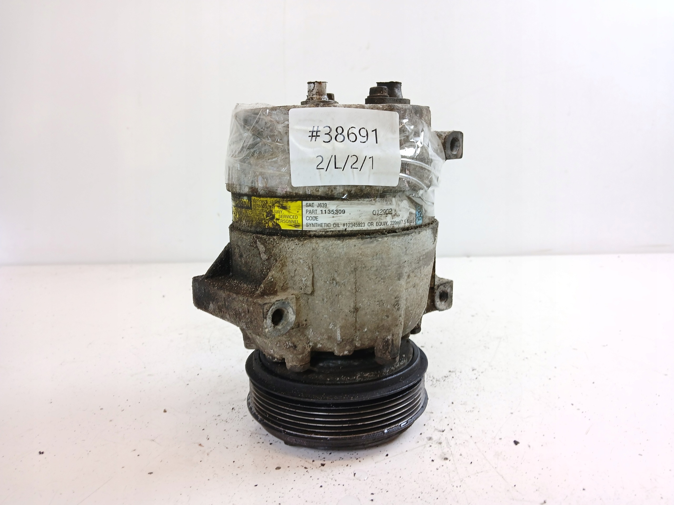 RENAULT SCENIC and 1.9 DCI compressor; compressor of the air conditioning 7700105765