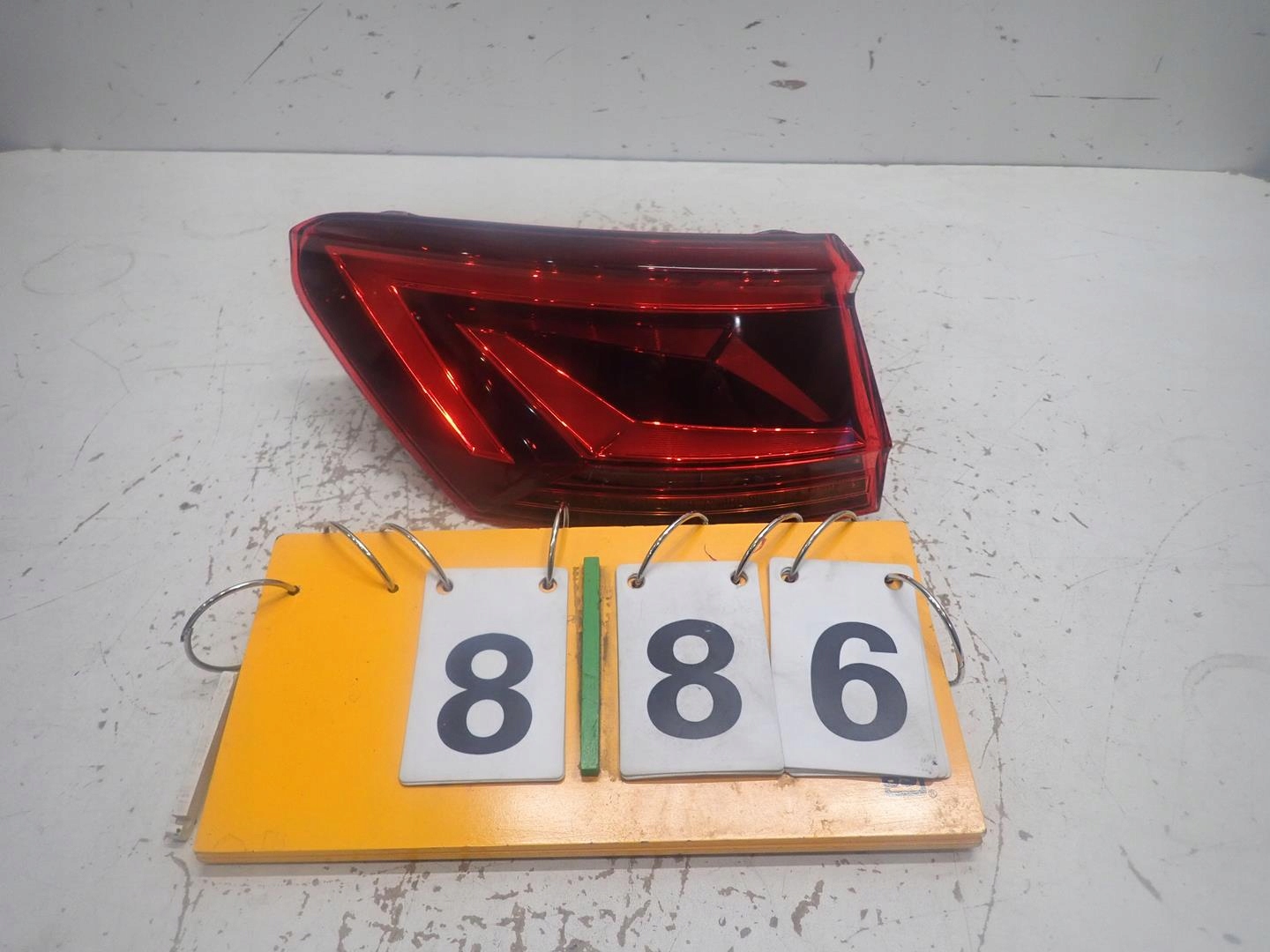 light rear part rear left VW TOUAREG III 2018