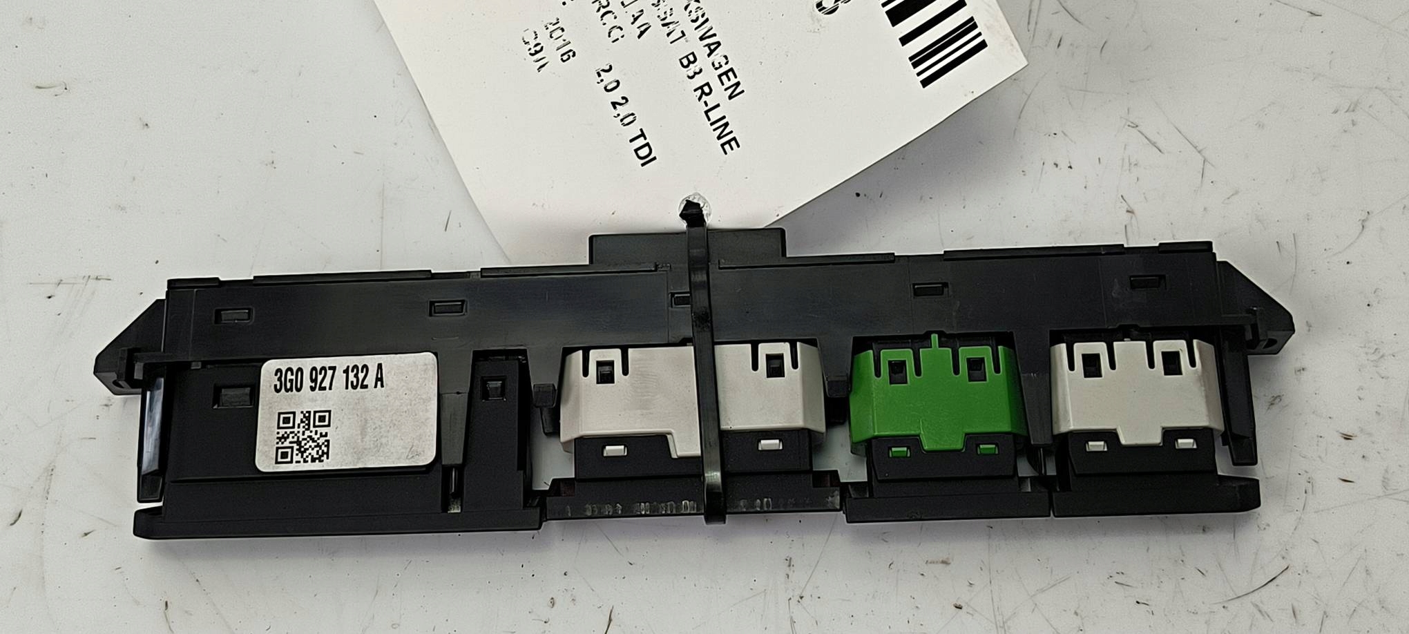 button of warning lights PDC VOLKSWAGEN PASSAT B8 R-LINE
