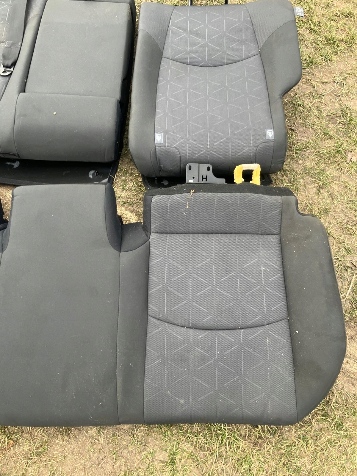 диван зад TOYOTA RAV4 V