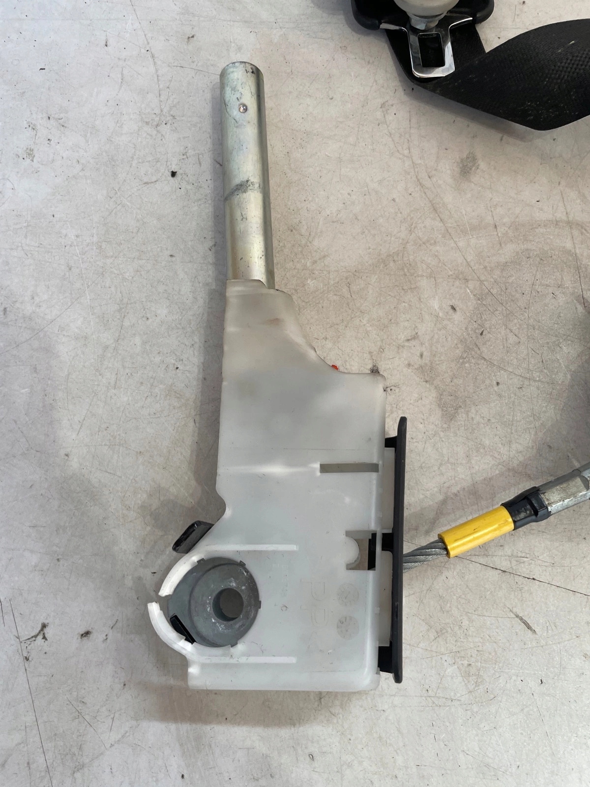 tension belt safety front front right Nissan Leaf and Lift 5D