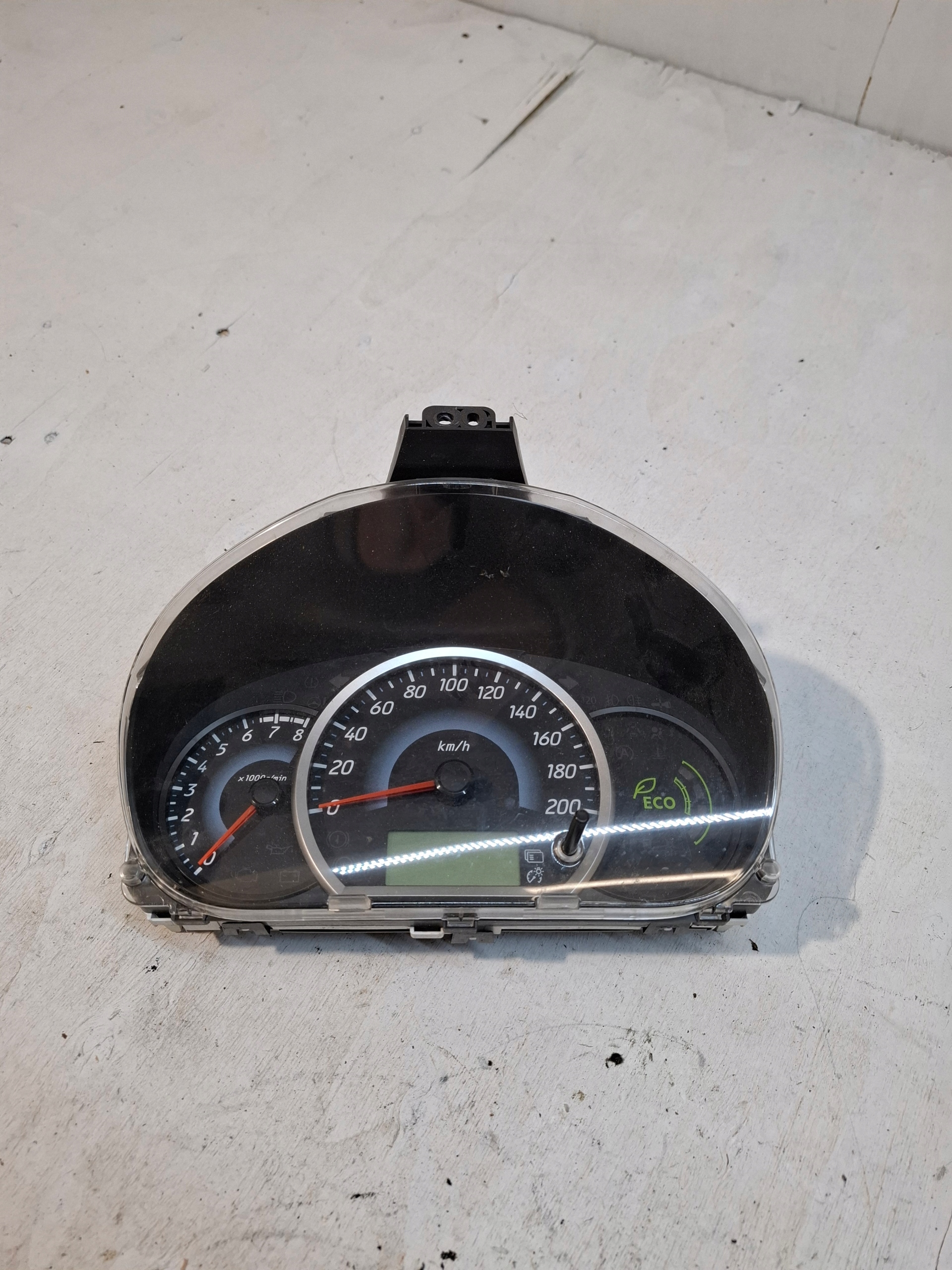 8100C314 спидометр часы mitsubishi SPACE STAR 14r