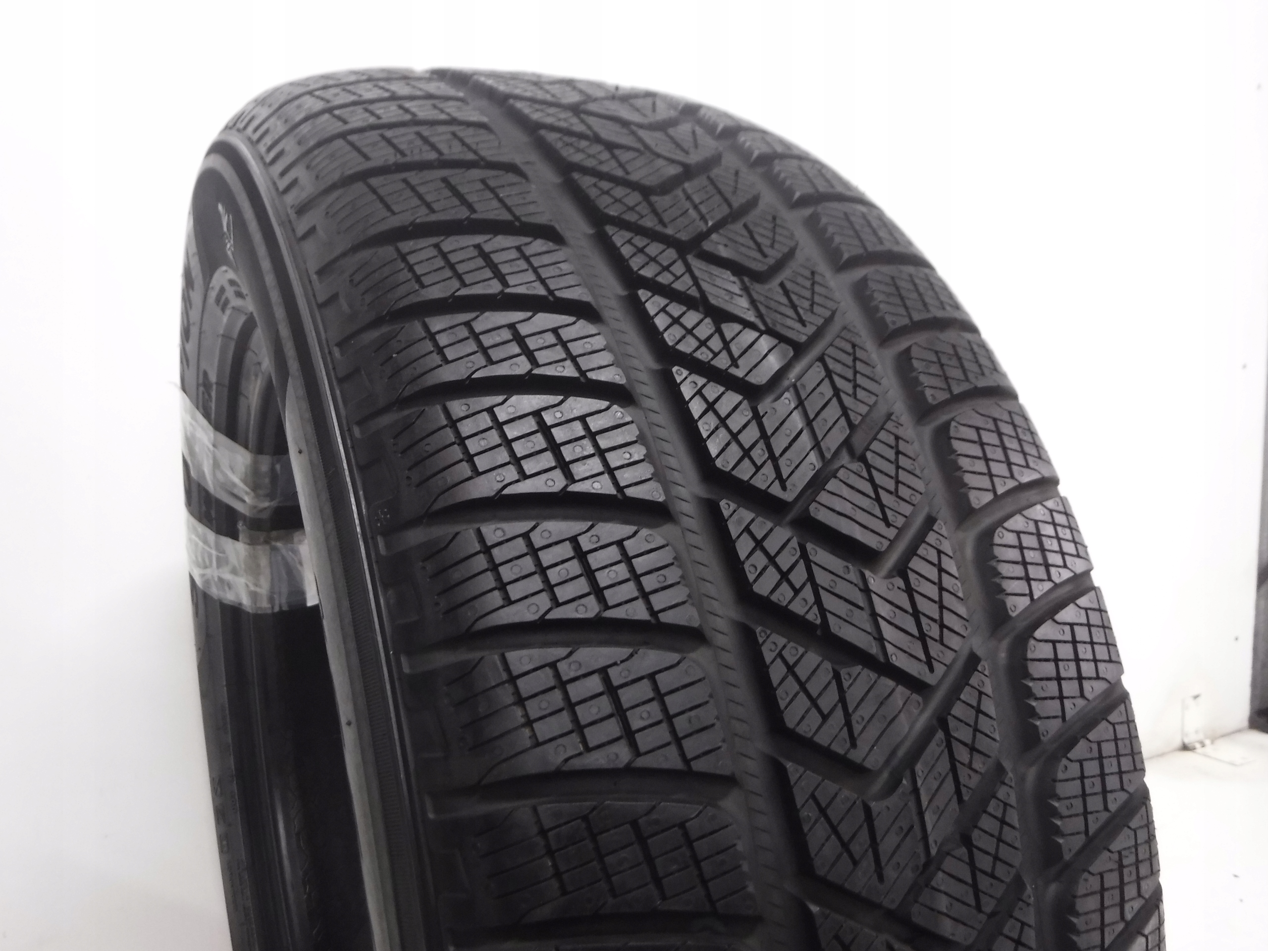 OPONA ZIMOWA PIRELLI SCORPION WINTER TH 255/55/18 109V M+S Model Scorpion Winter
