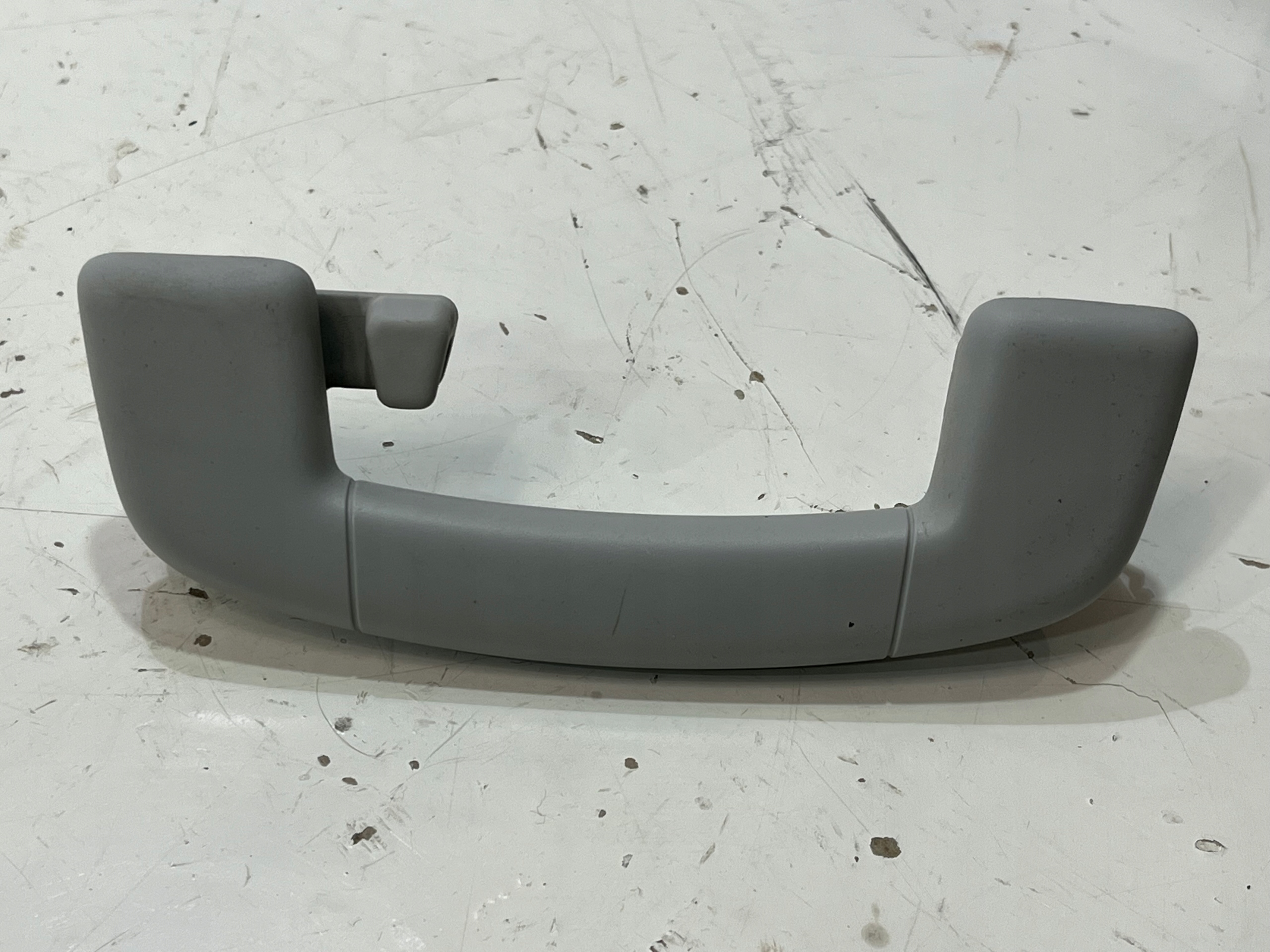 5G0857643B| 888.112.722K000323 - РУЧКА ЗАДНЕГО СОФИТА VW GOLF VII