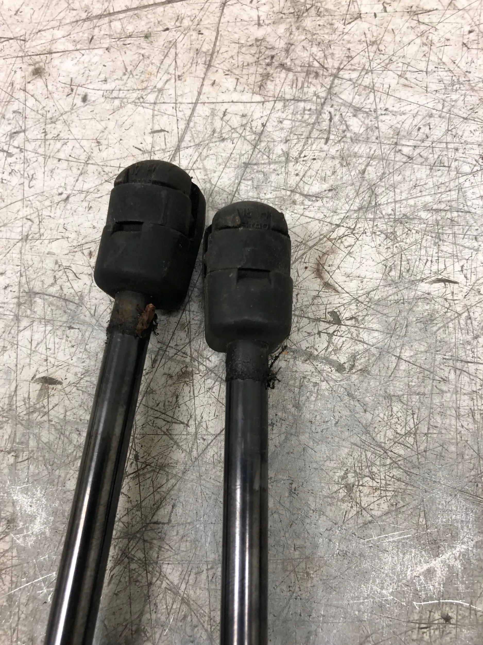 SILOWNIKI bonnet boot AUDI Q3 8U 8U0827552A
