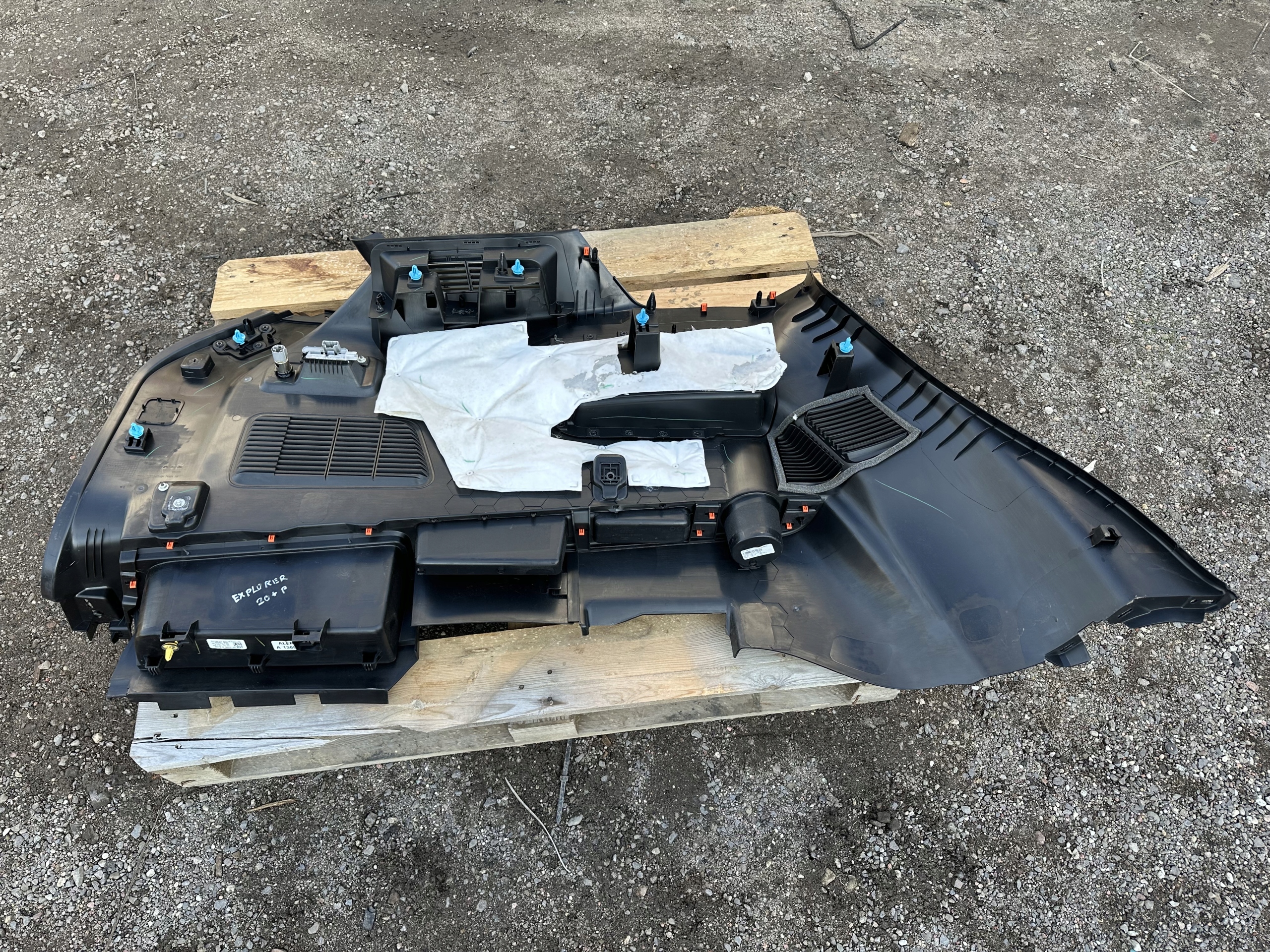 side side boot rear part rear right Ford Explorer 2020+