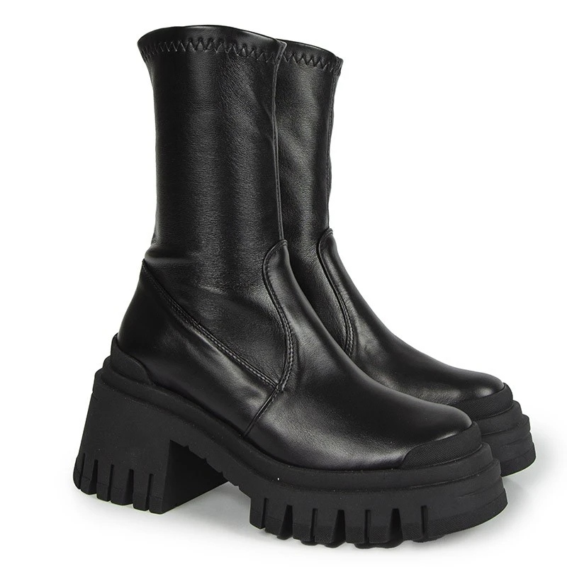 Caryn Vionaページ Pikowany płaszcz z krótką stójką