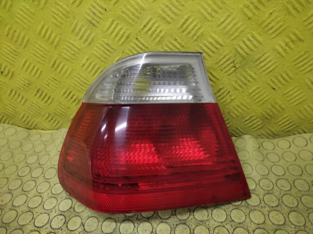 BMW E46 sedan light left rear part 8383821