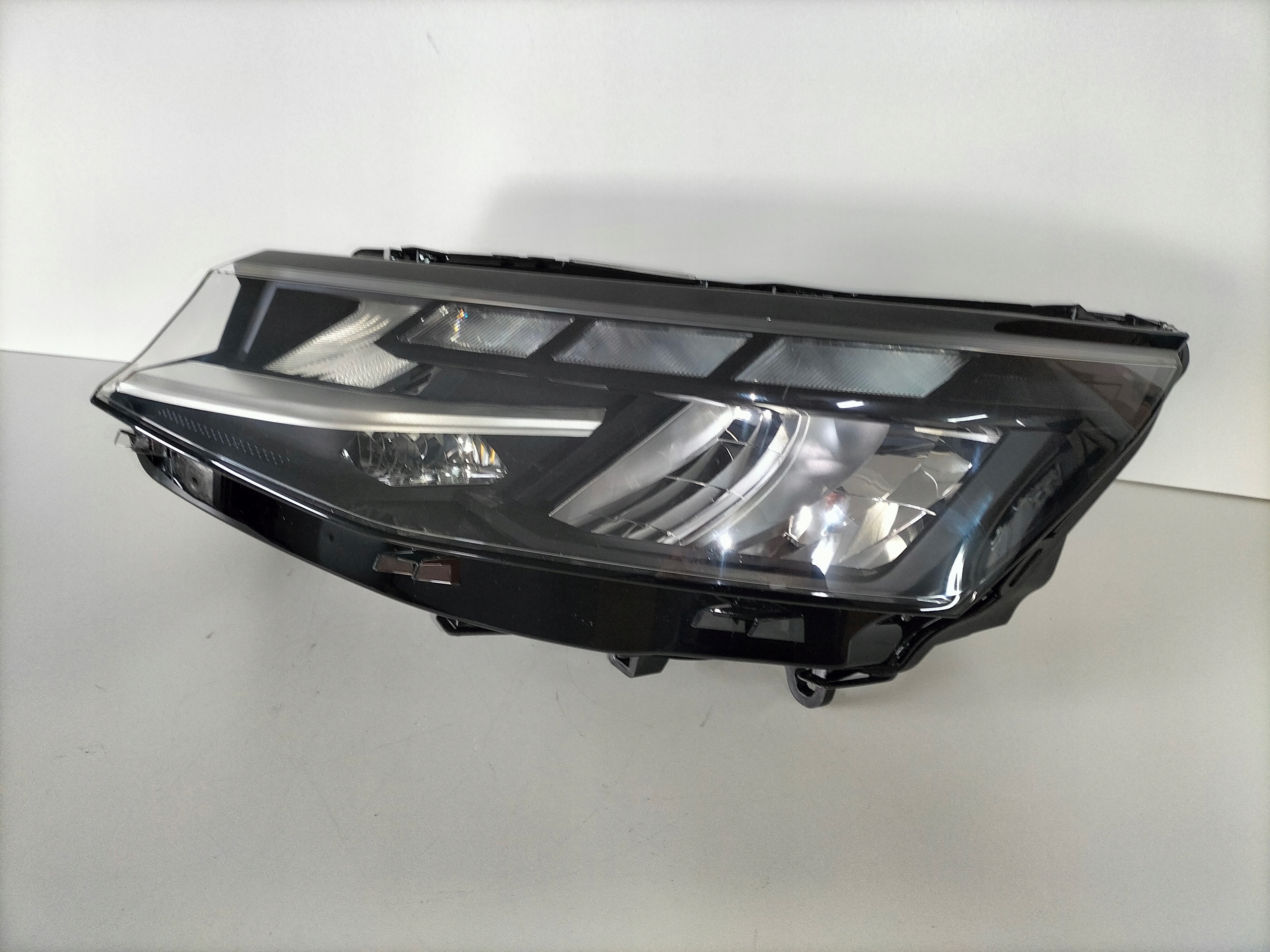 light front reflektor left VW T7 21- FULL LED