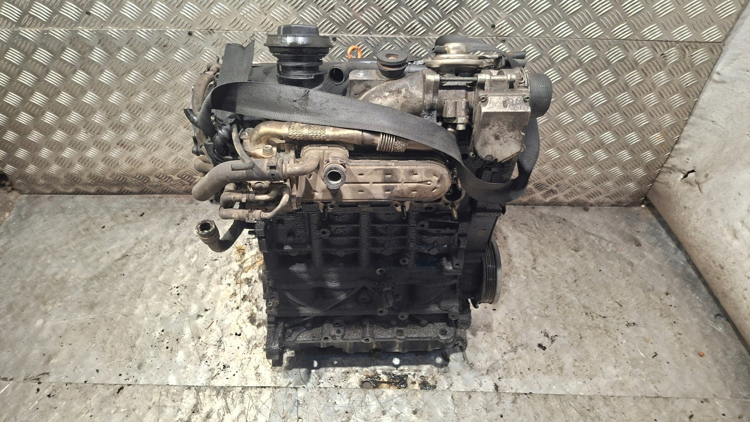 engine unprotected pillar VW GOLF V 1.9TDI BKC