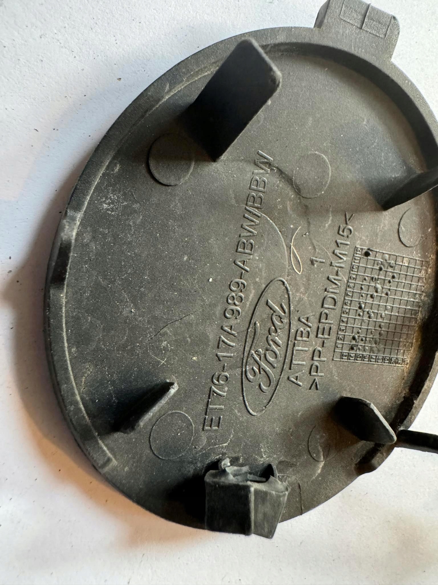 FORD COURIER 13-22r. -> Abschleppöse der Stoßstange vorne ET76-17A989-AB