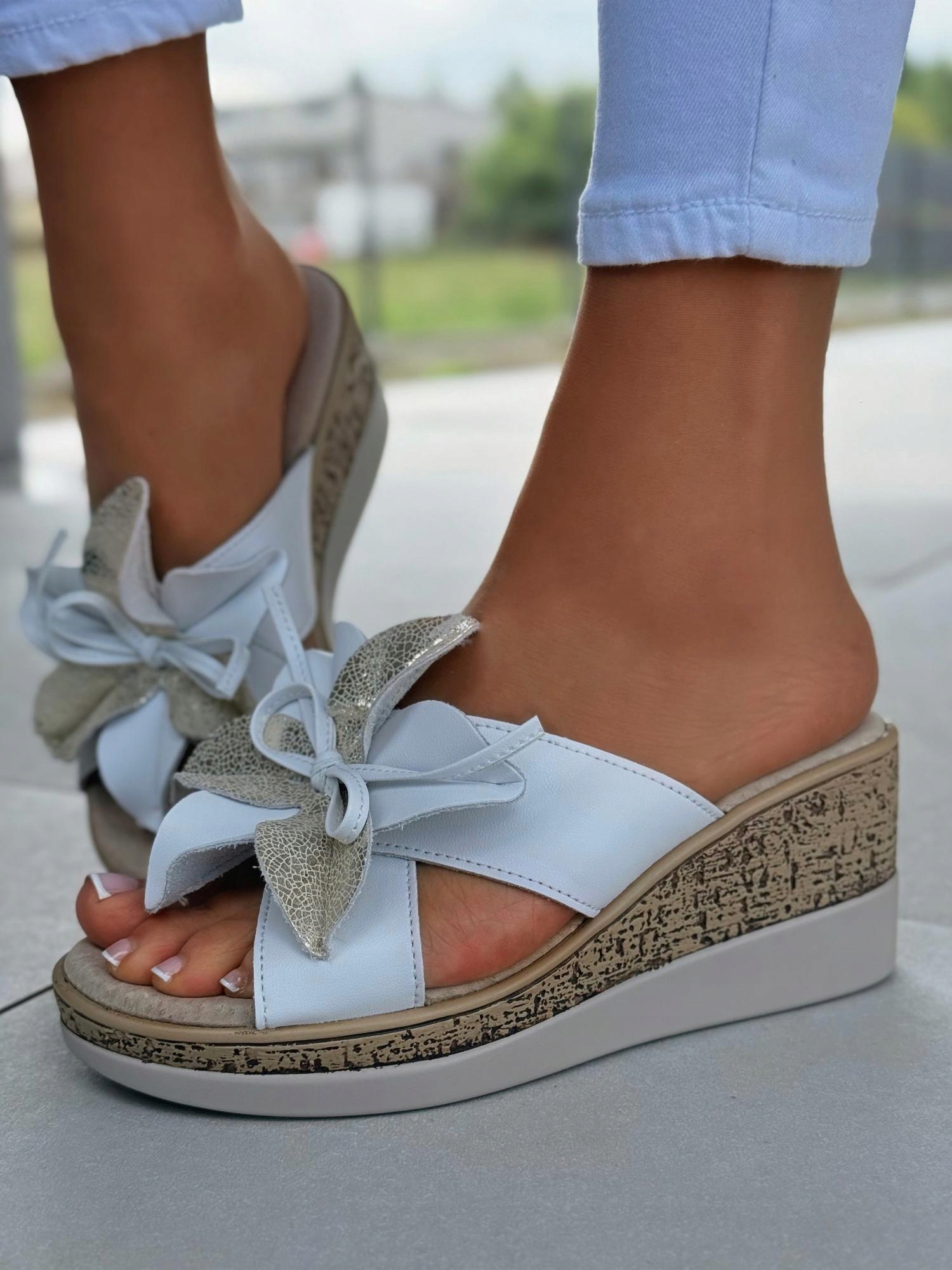 Krásné bílé nazouváky na podpatku z přírodní kůže Oleksy R36