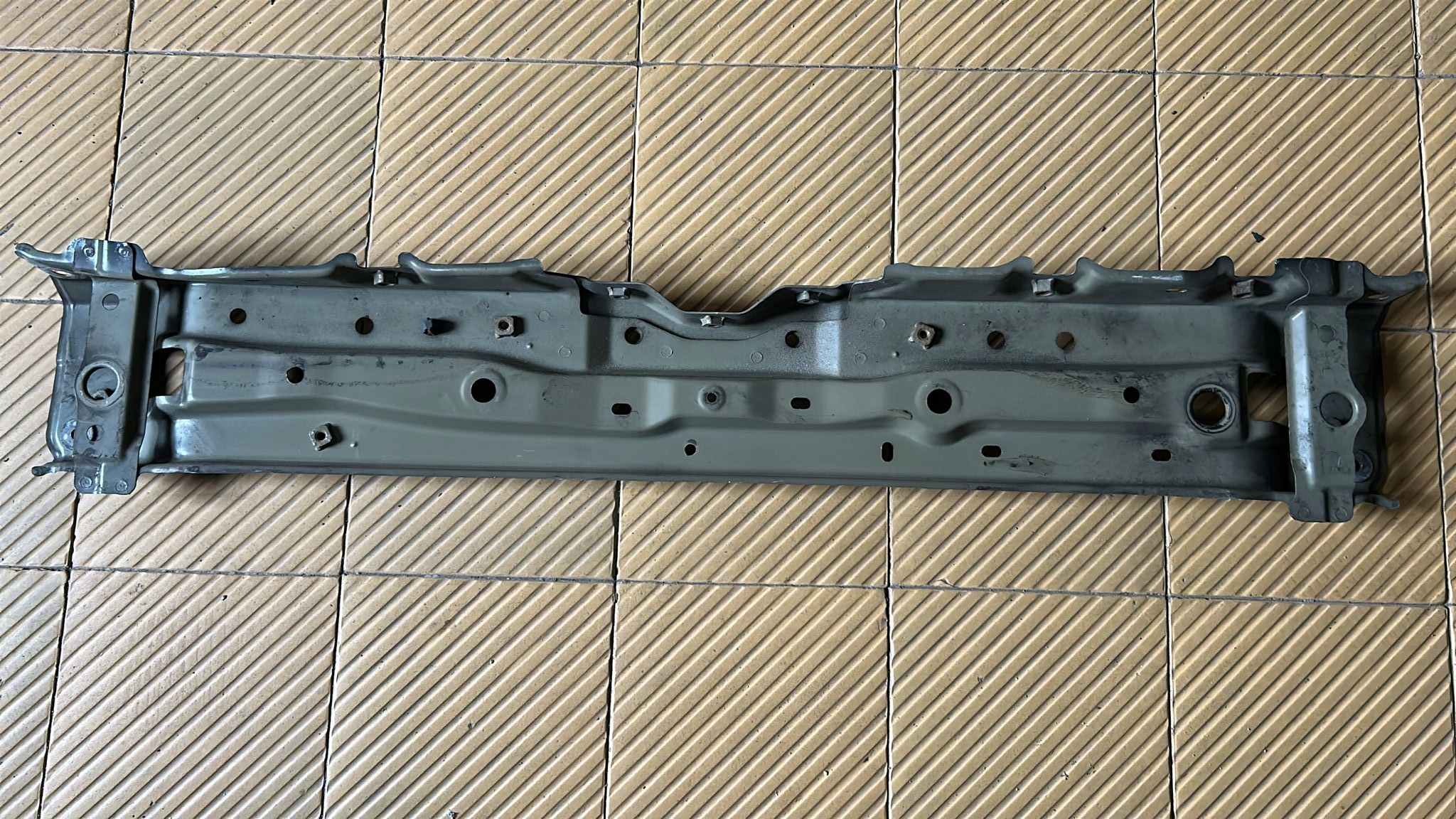 sider bar, wall console of a lock front TOYOTA C-HR CHR 16