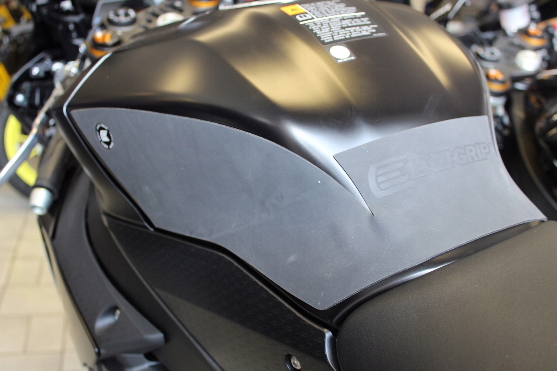 Yamaha R1 2015-2019 Protišmykové Nálepky Na Nádrž Eazigrip