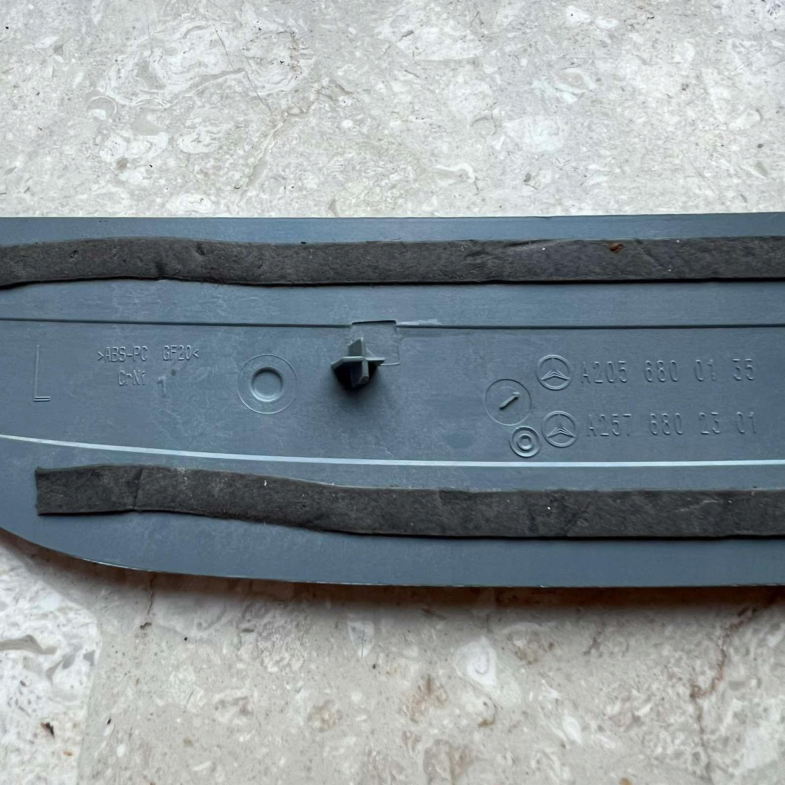 Mercedes-Benz OE A2056800135 moulding threshold L
