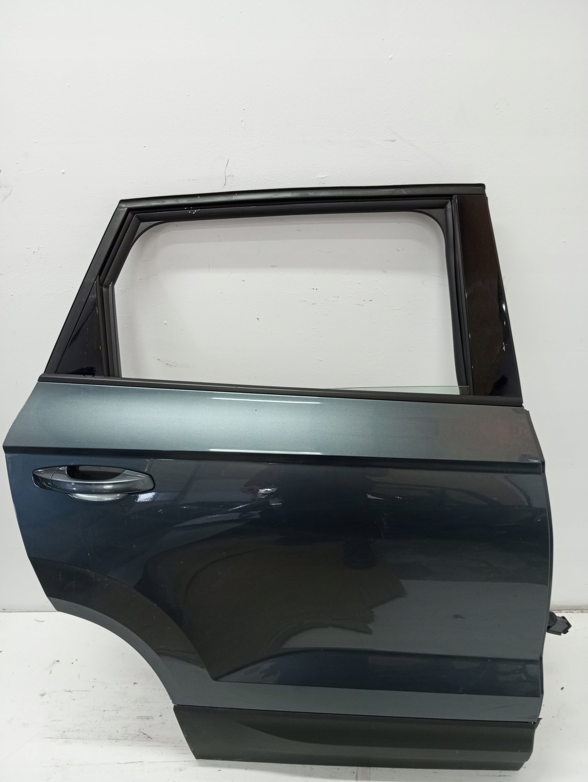 door right rear. SKODA KAROQ 20r