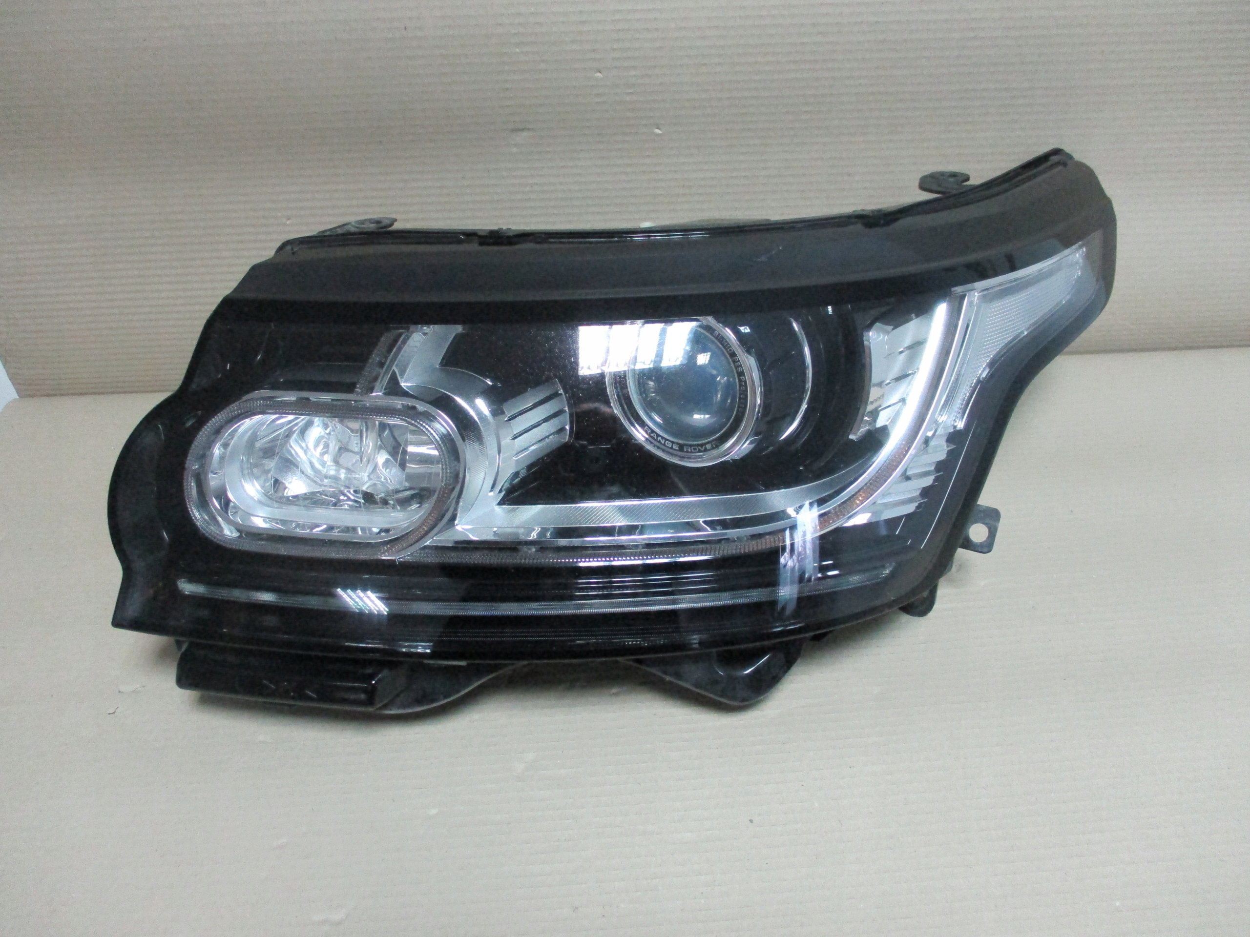 Feux phare Avant Gauche Xenon Range Rover Vogue L405