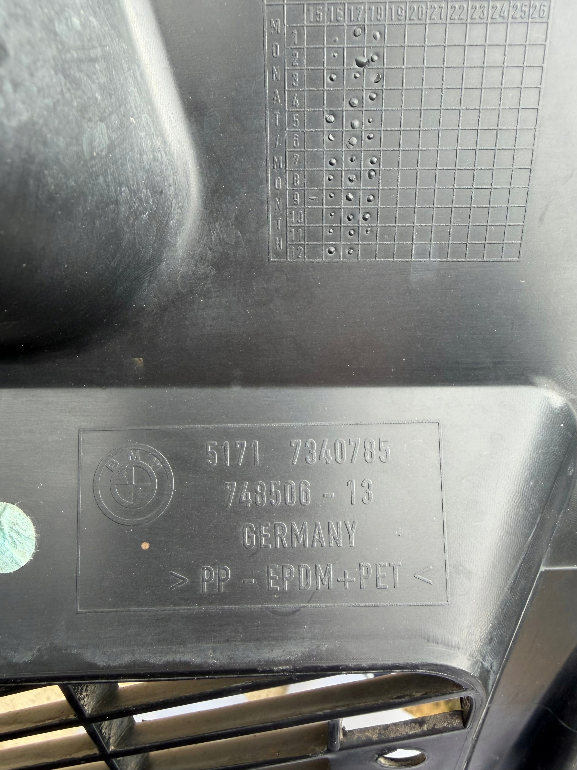 mudguard left front BMW 5 G30 G31 7340785