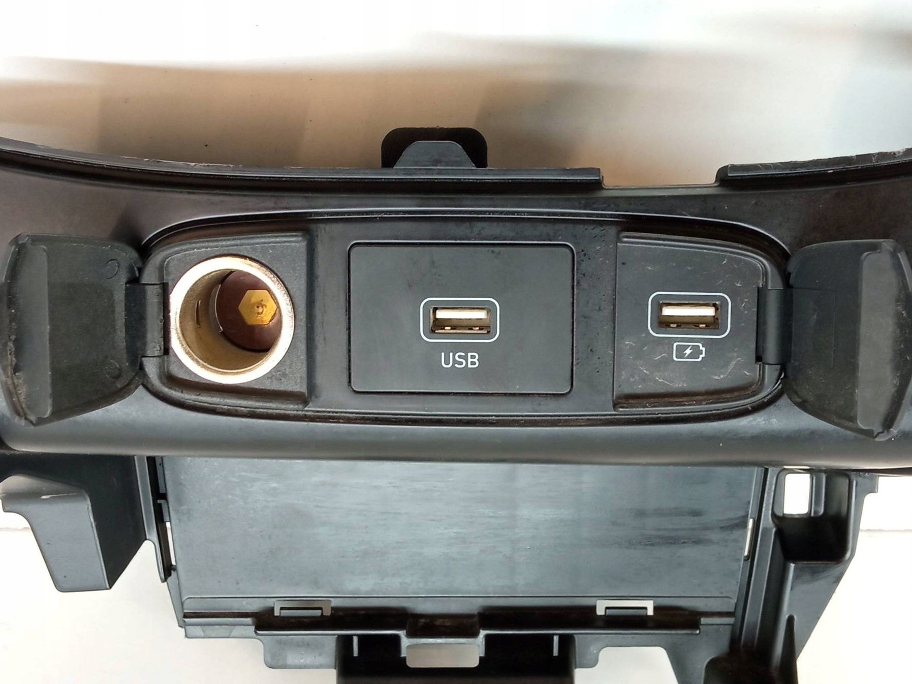 adapter USB 84760J3000 Hyundai Veloster II (2018-2022)