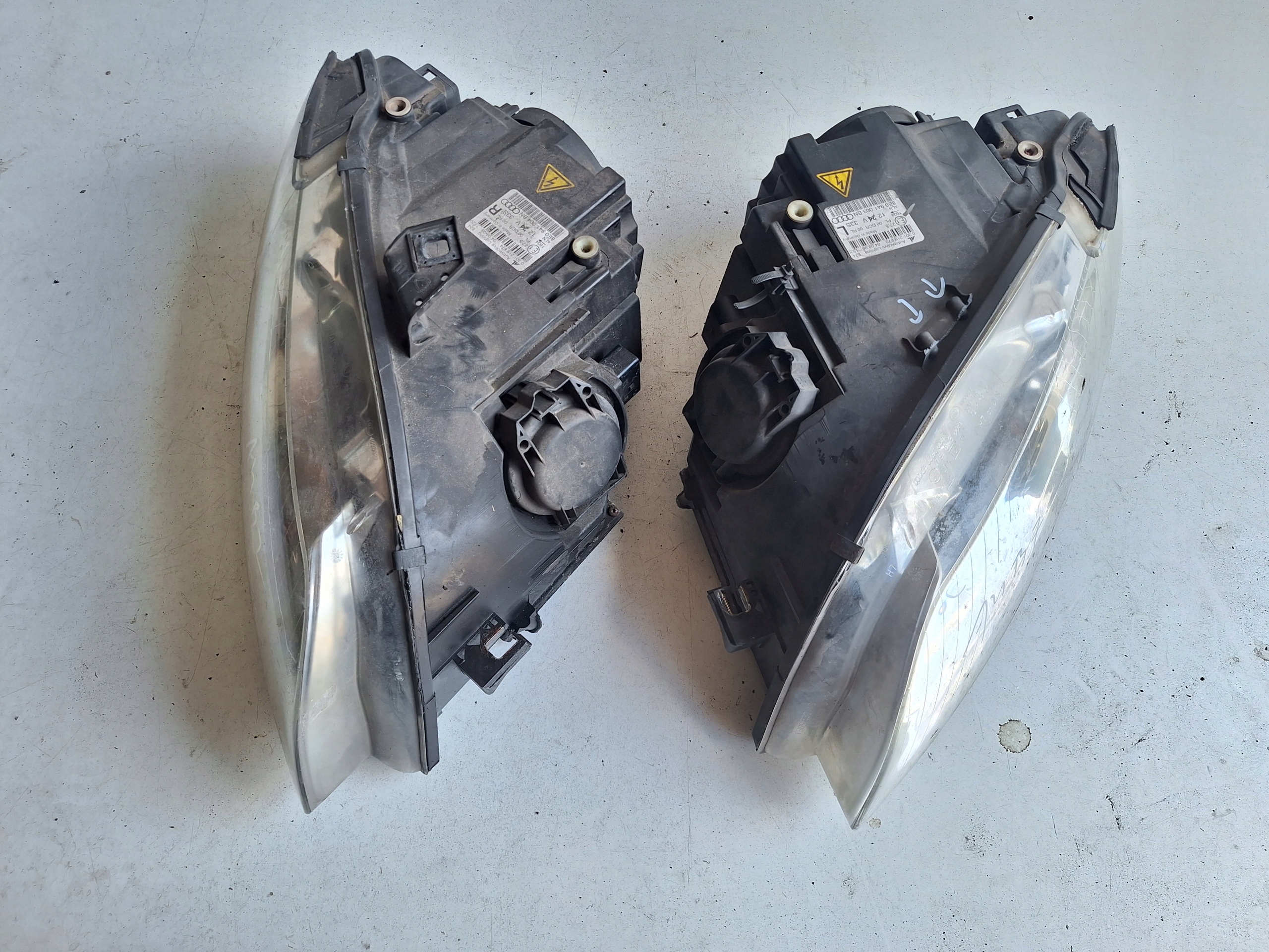 AUDI A4 B7 05-08 light left XENON UK
