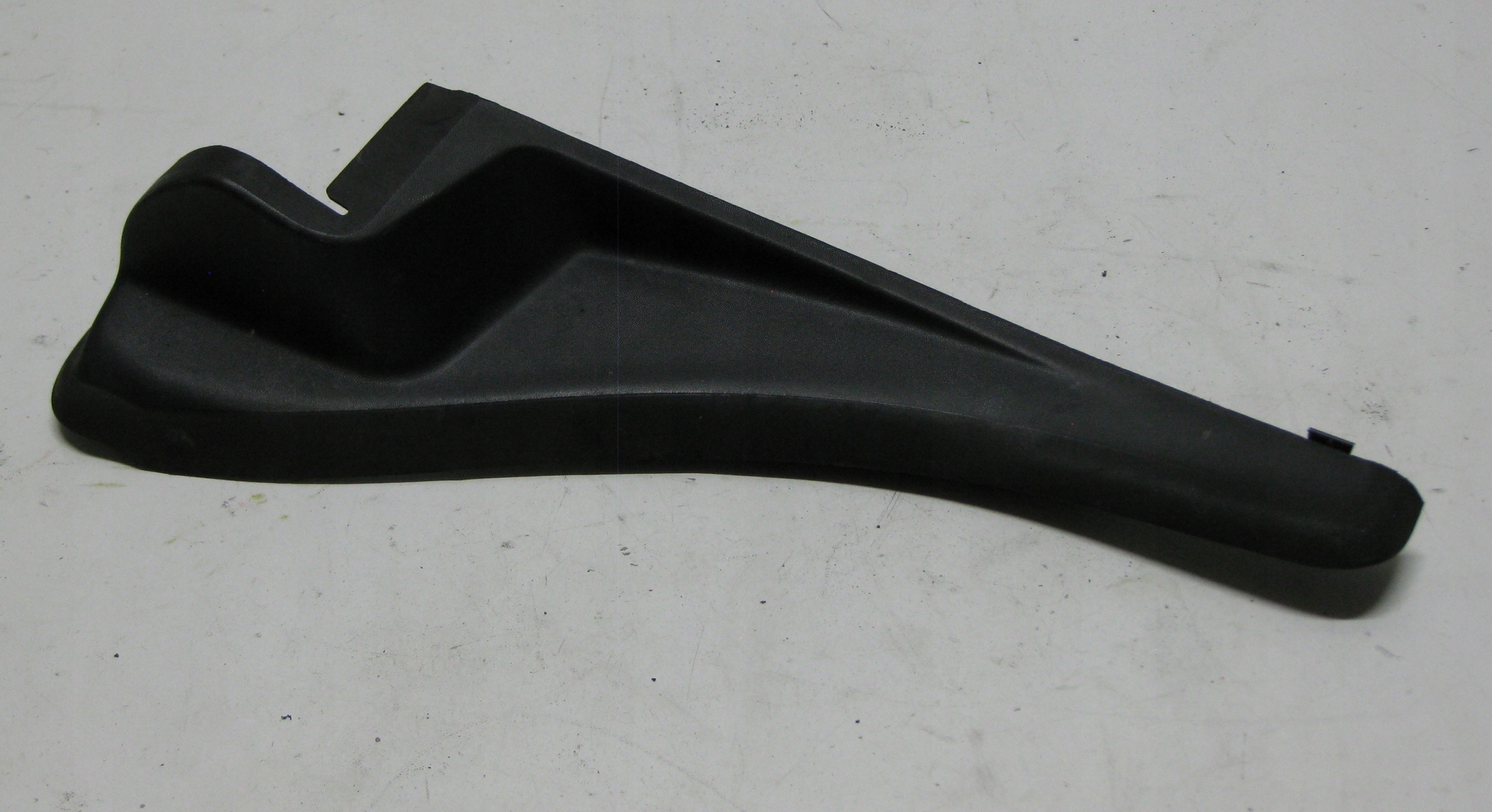 RENAULT MASTER III cover for hinge corner under the window right 668101824R