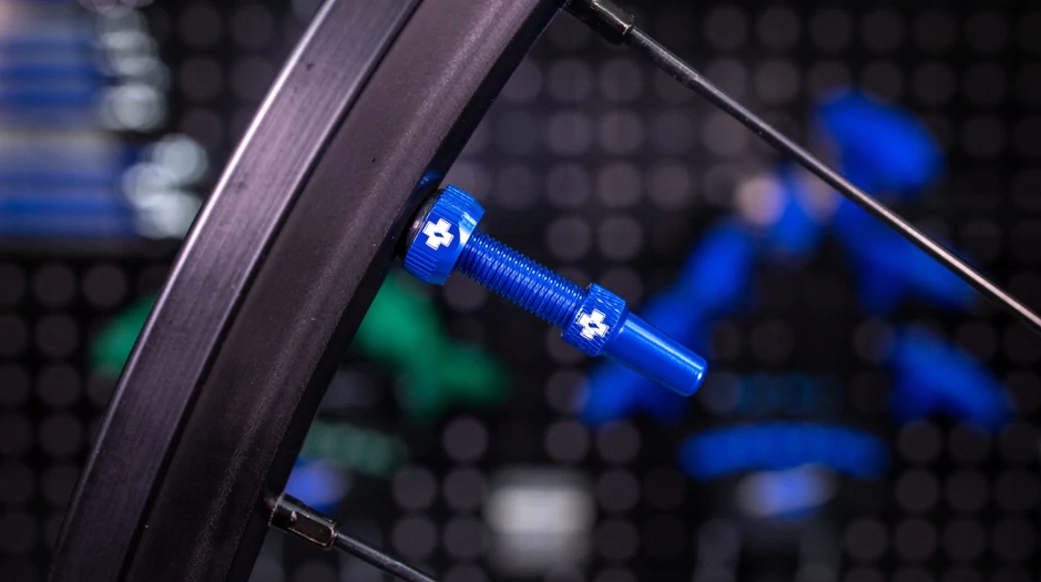 Wentyle Muc-Off Tubeless Valves V2 fioletowe Marka Muc-Off