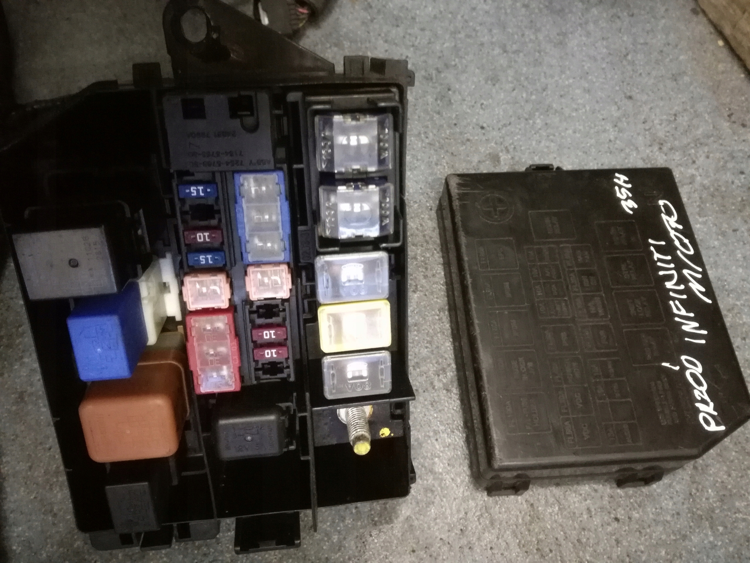 SKRZYNKA BEZPIECZNIKÓW INFINITI Q70 M M35H HYBRID Numer katalogowy części SKRZYNKA BEZPIECZNIKÓW INFINITI Q70 M M35H HYBRID